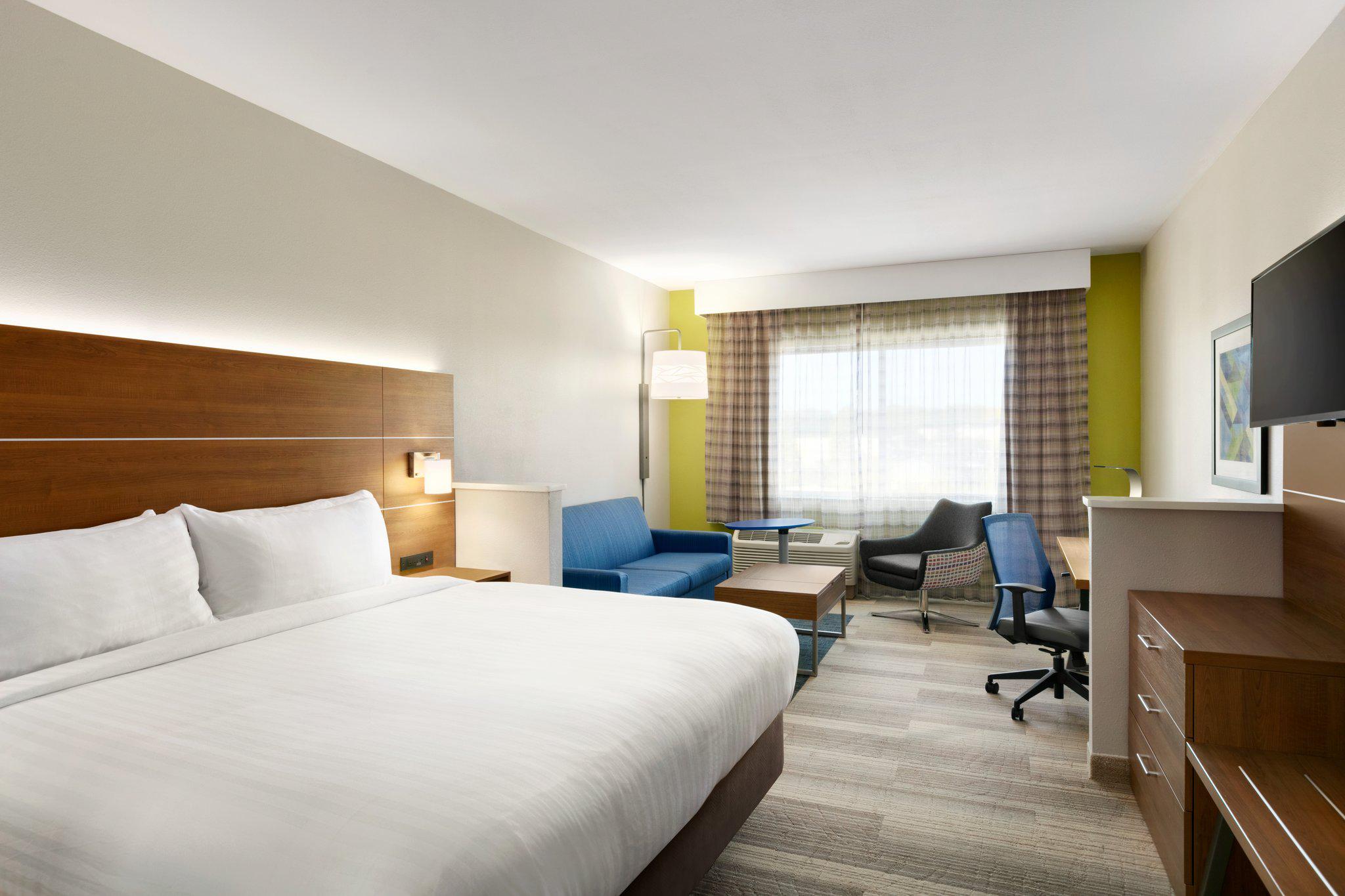 Holiday Inn Express & Suites Salisbury Photo