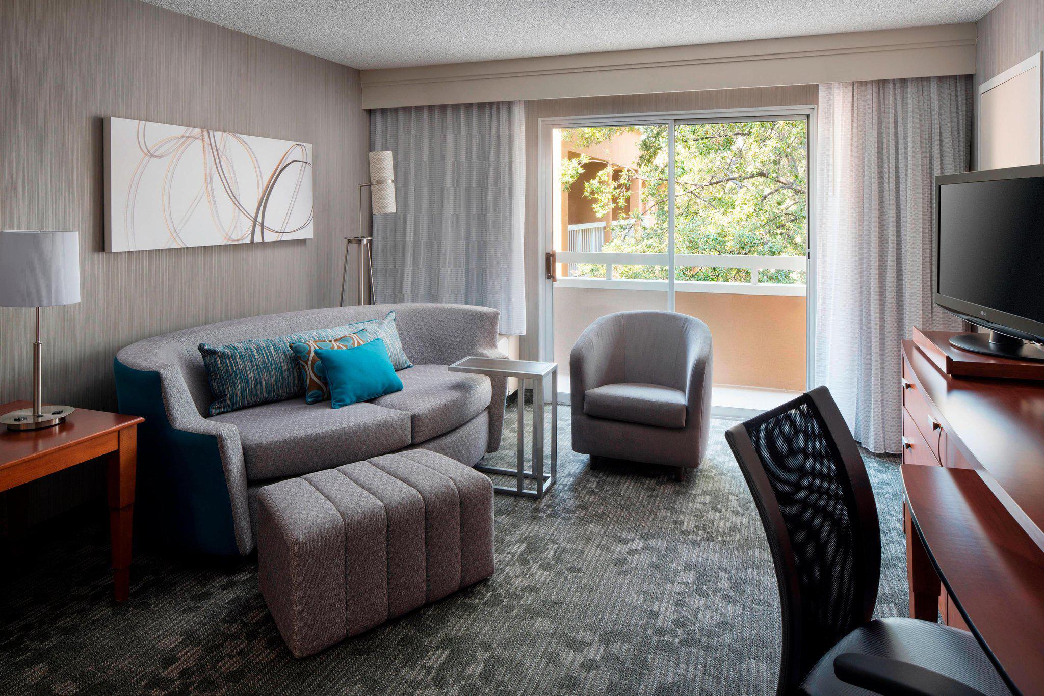 Courtyard by Marriott San Mateo Foster City Photo