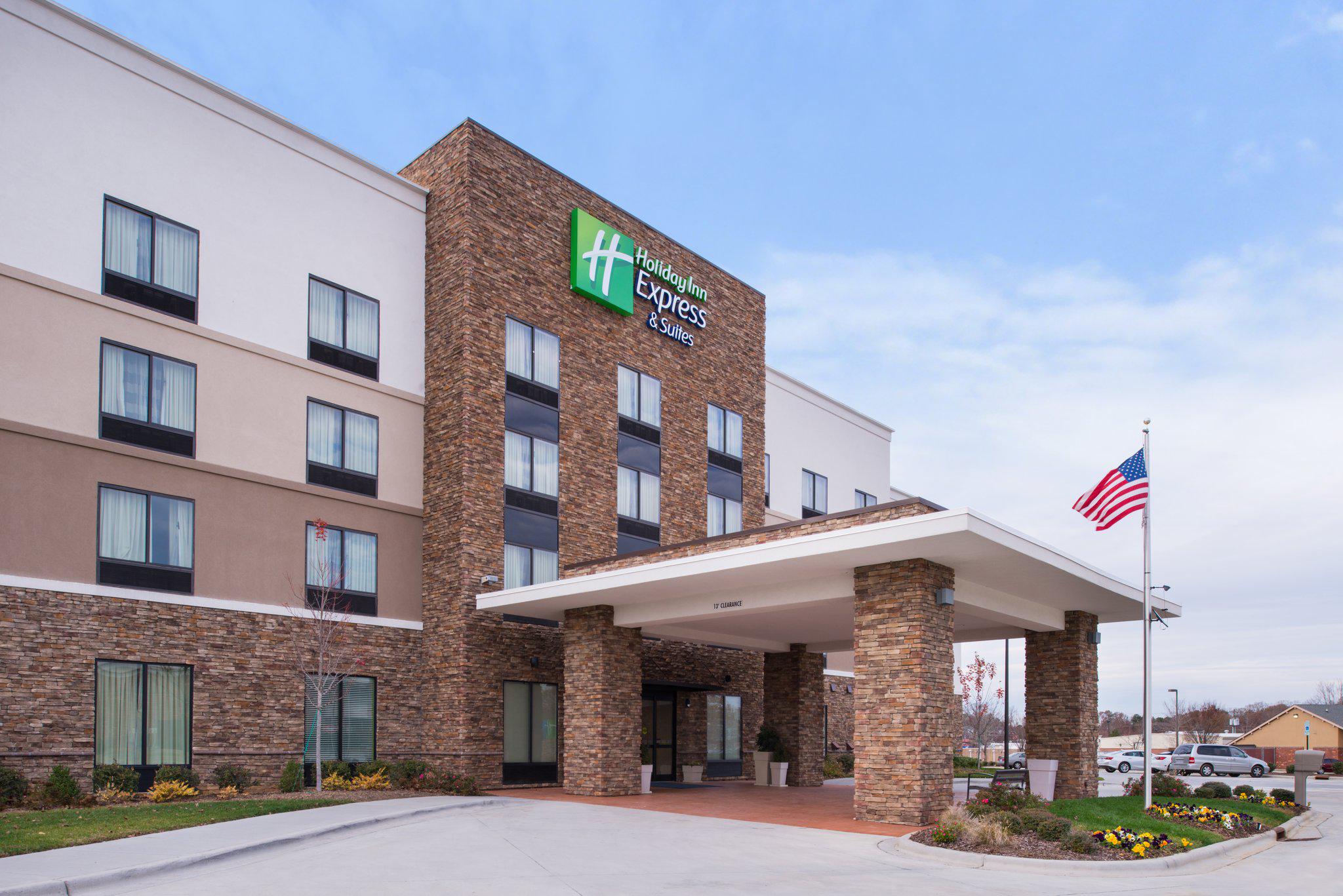 Holiday Inn Express & Suites Monroe Photo