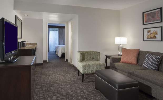 Images Embassy Suites by Hilton Philadelphia Airport