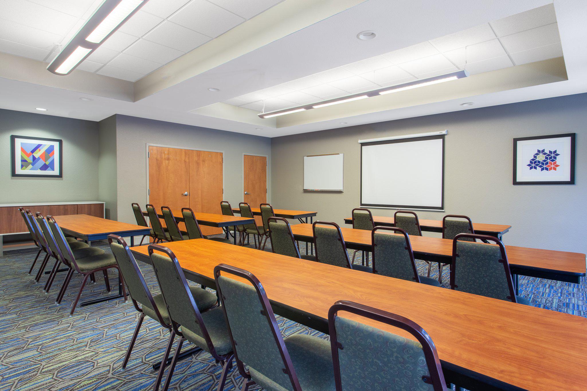 Holiday Inn Express & Suites Silver Springs-Ocala Photo