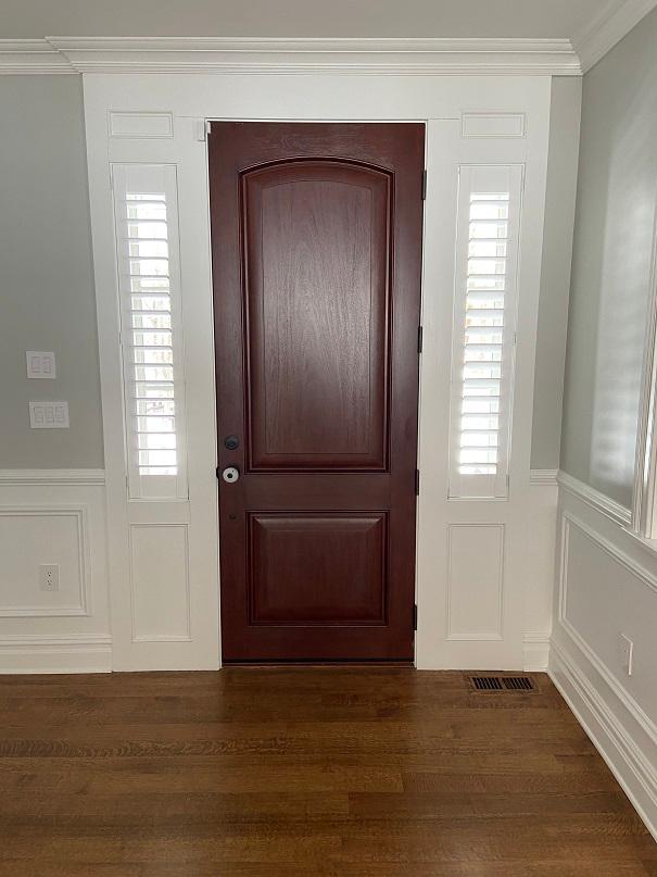 It can be tricky to find coverings for sidelights. Unless, that is, you have our help! In this Phillipsburg home, we solved the issue with these beautiful Shutters!