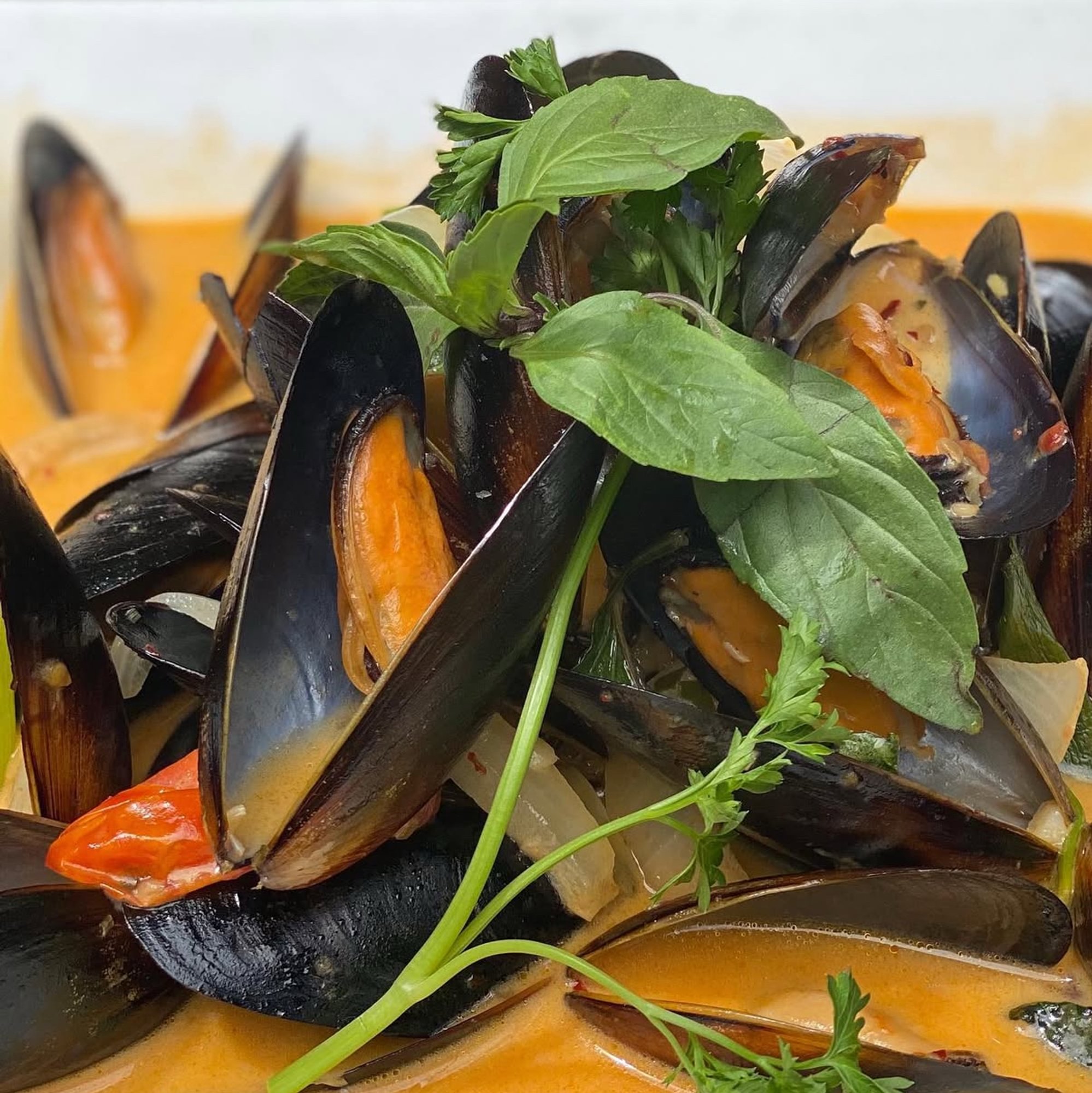 Hoi Tom Kha: Mussels in Coconut broth