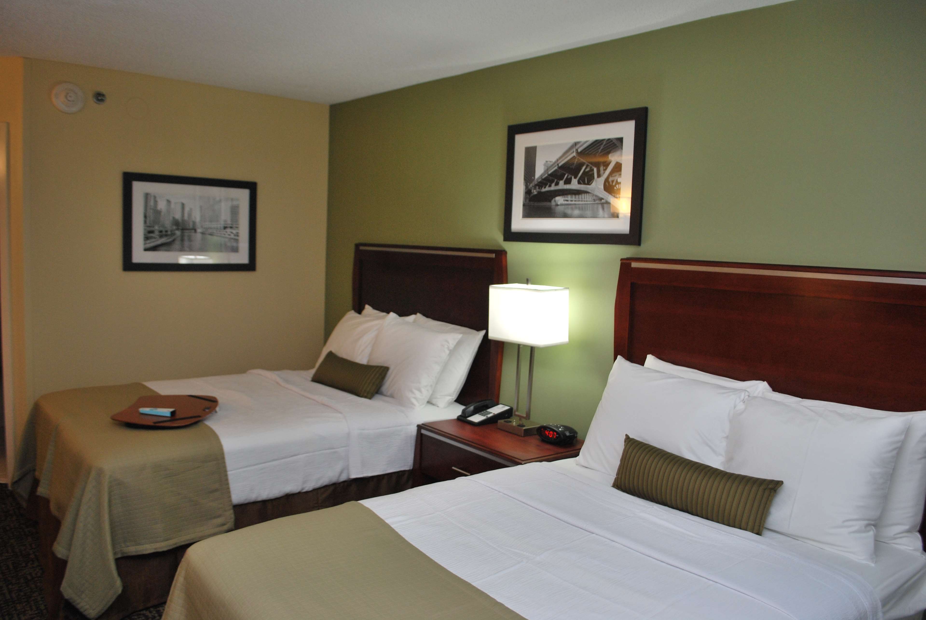 Best Western Plus Glenview-Chicagoland Inn & Suites Photo