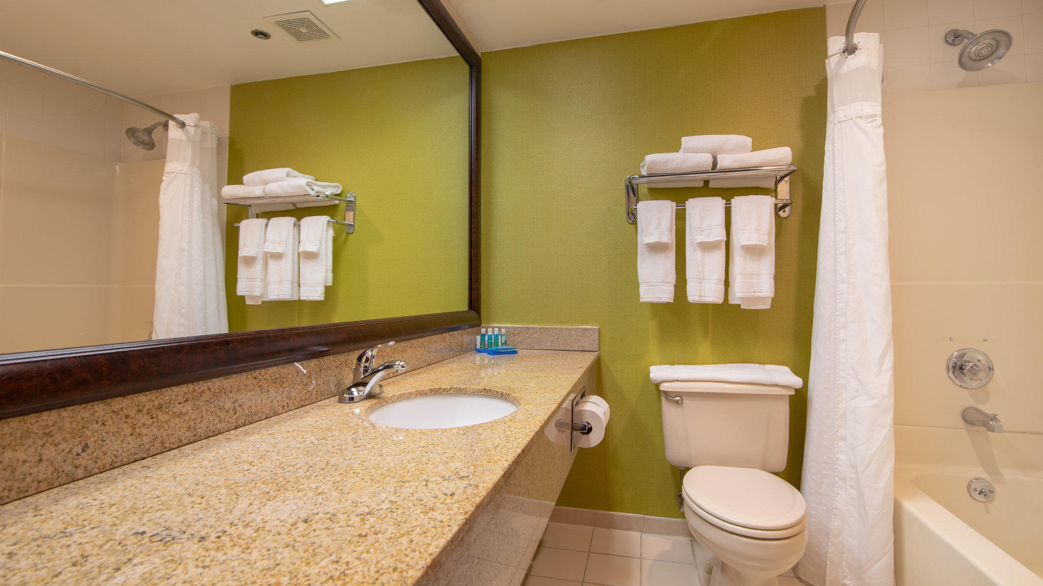 Holiday Inn Express Stony Brook-Long Island Photo