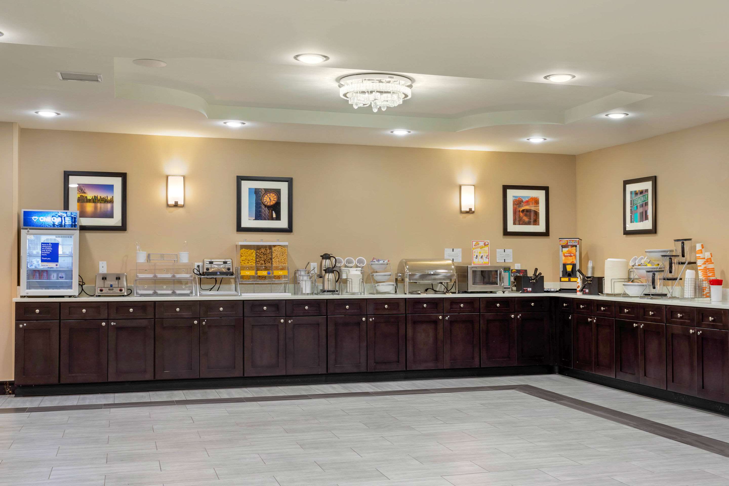 Comfort Inn & Suites Near Jfk Air Train Photo