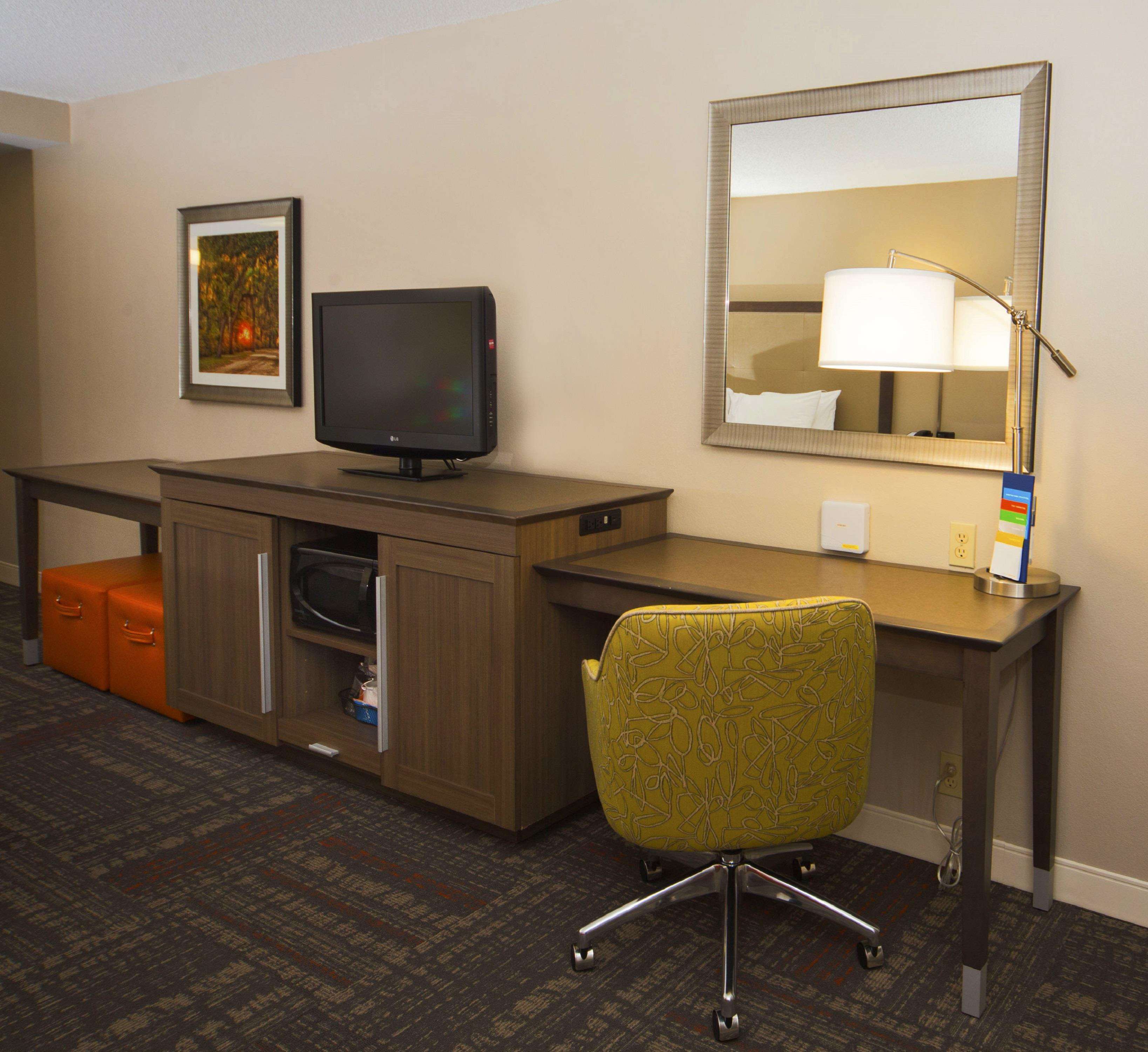 Hampton Inn & Suites Valdosta/Conference Center Photo