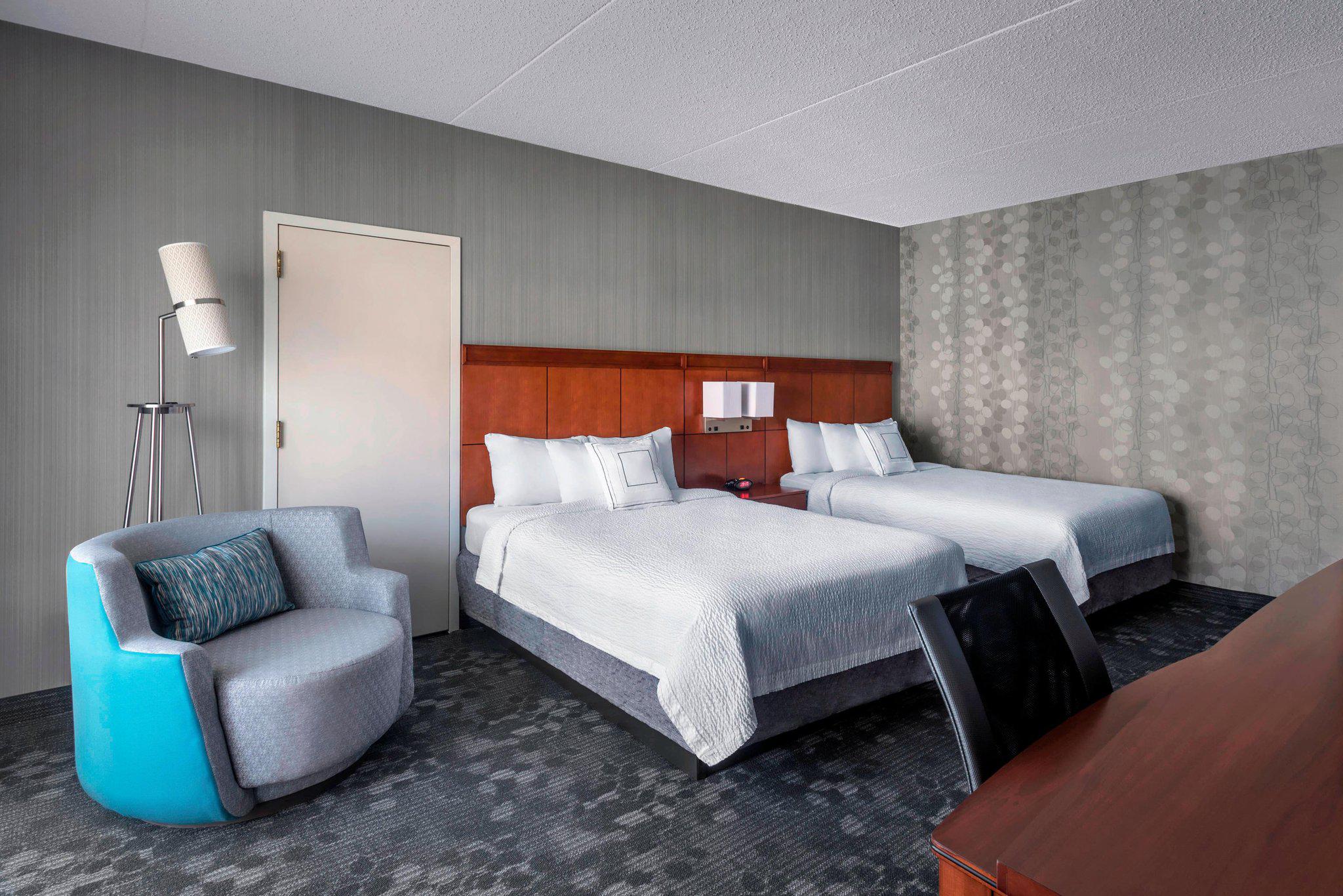 Courtyard by Marriott Newark Liberty International Airport Photo