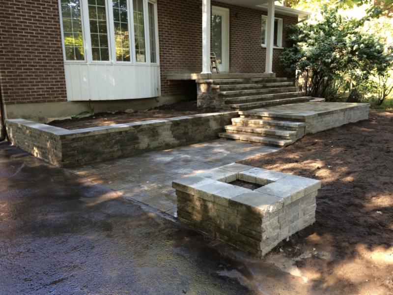 Landscape Designer in QC Pointe-aux-Trembles H1B 3J7 Daniel Robert - Terrassement, Deneigement & Excavation 1850 18E Av (514)924-9651