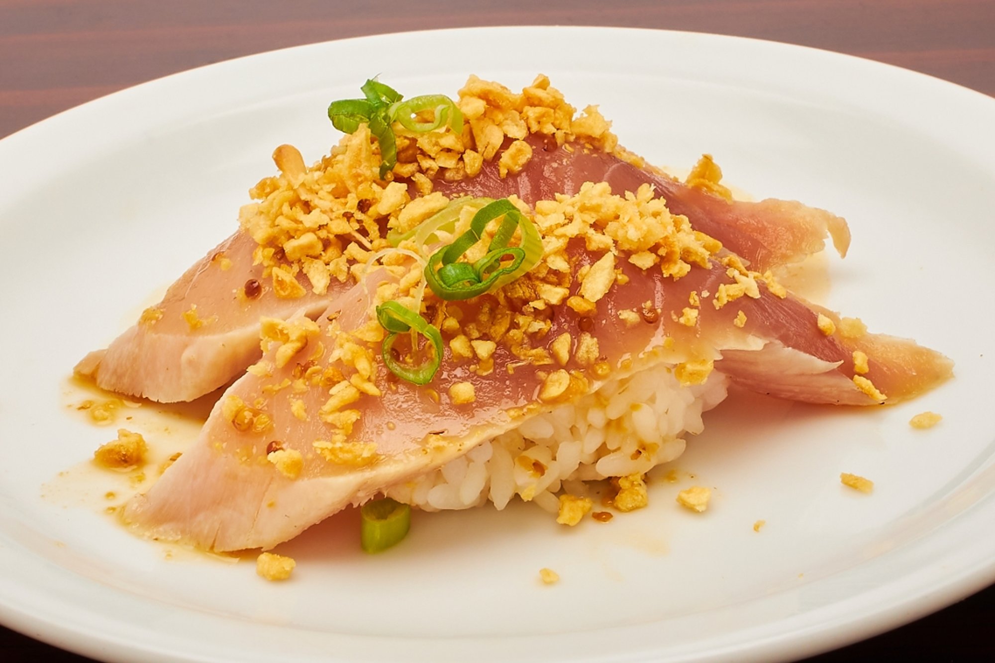 Peppered Albacore with Garlic Chips