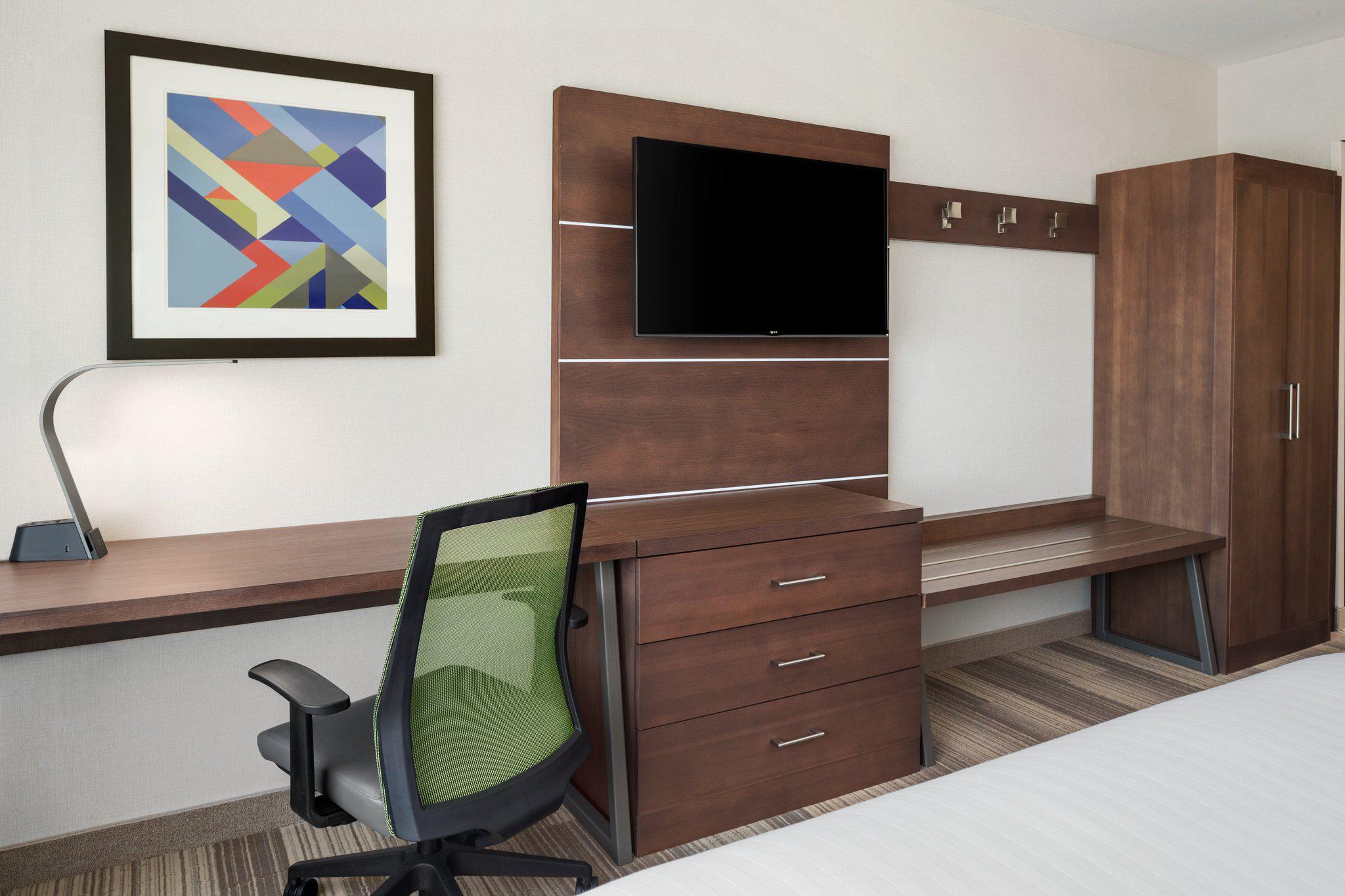 Holiday Inn Express & Suites Moses Lake Photo