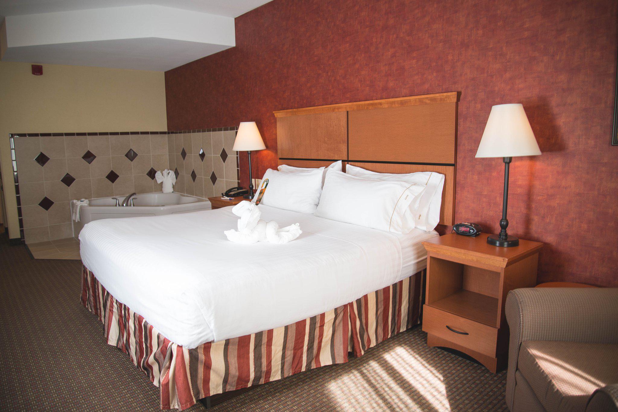 Holiday Inn Express & Suites Loveland Photo