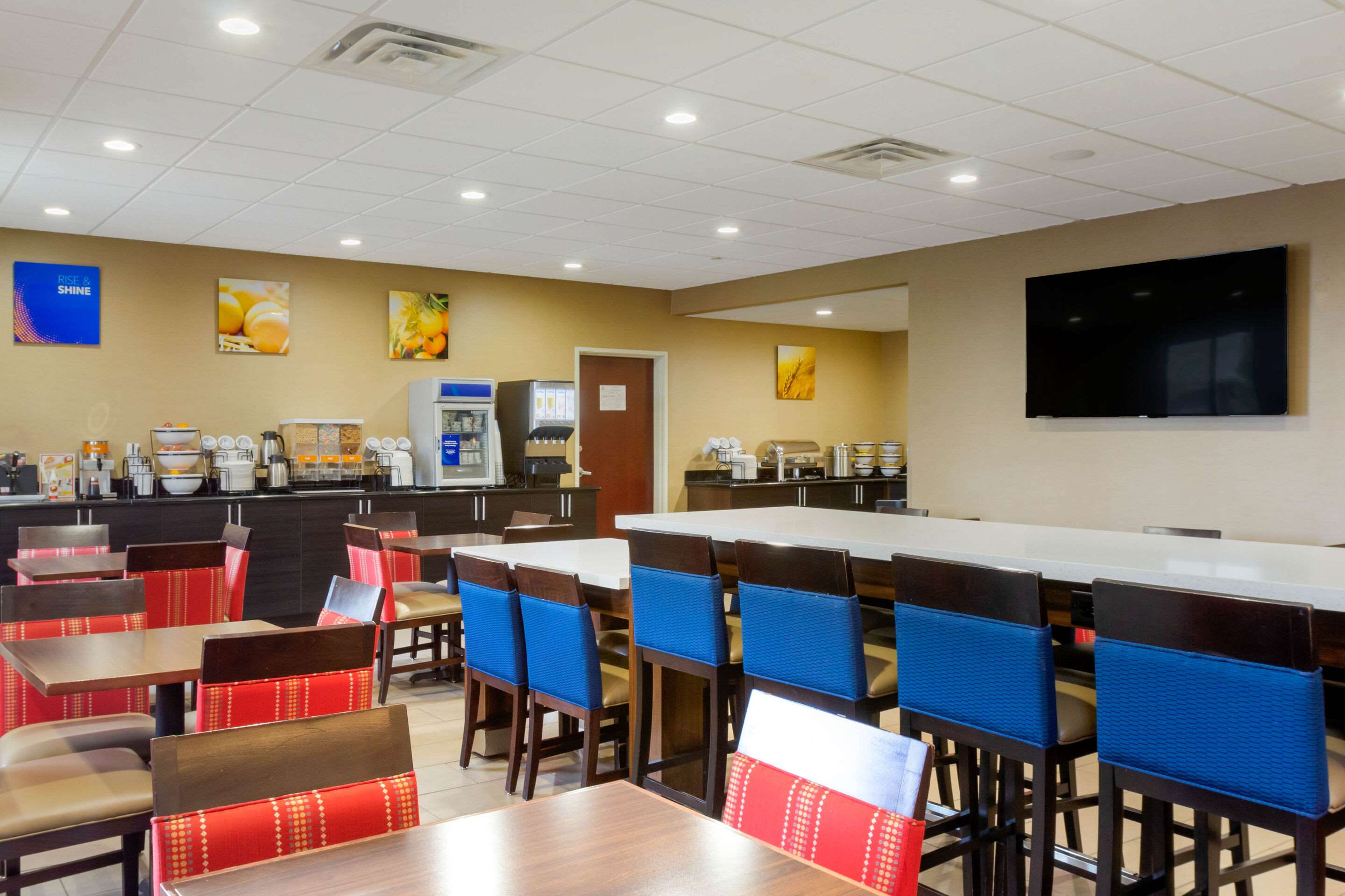 Comfort Inn & Suites Photo