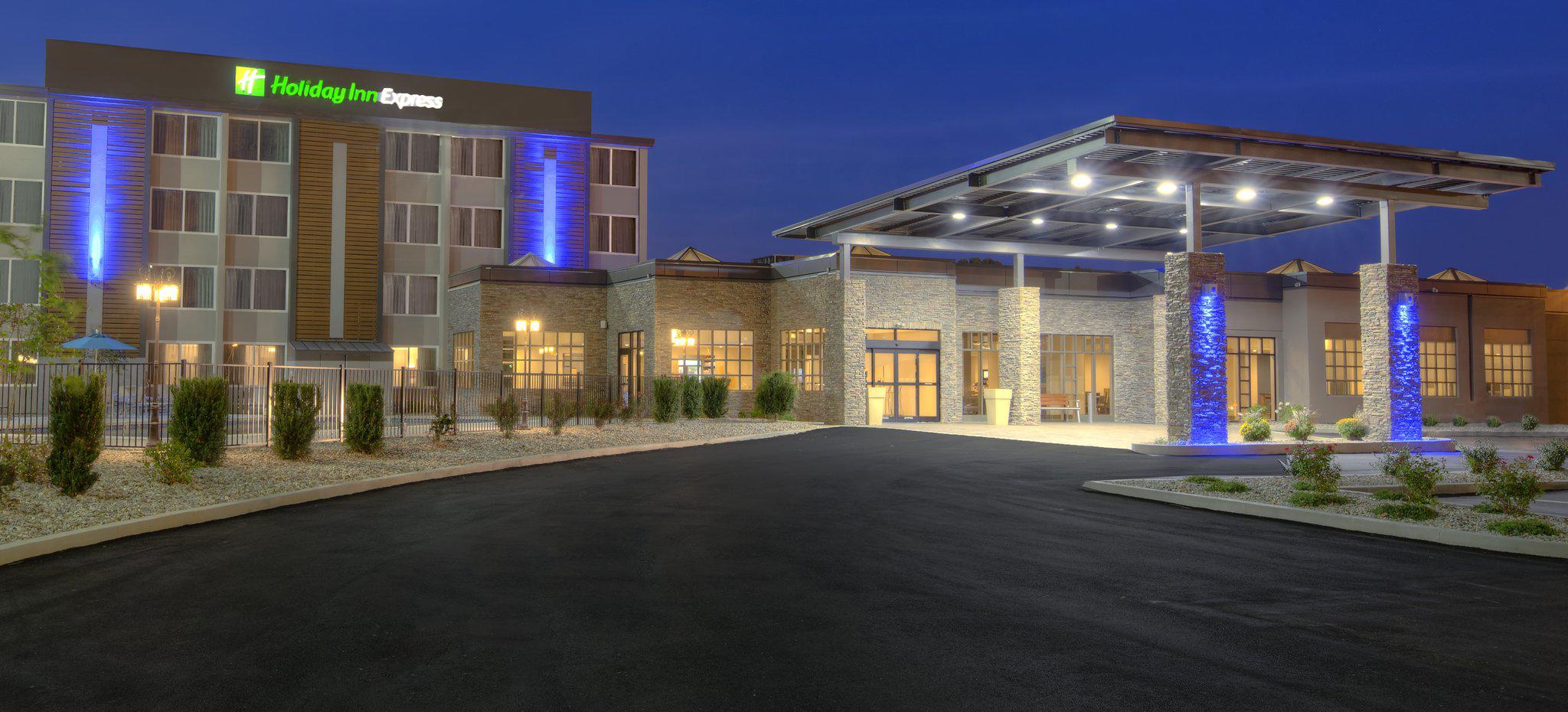 Holiday Inn Express Louisville Airport Expo Center Photo