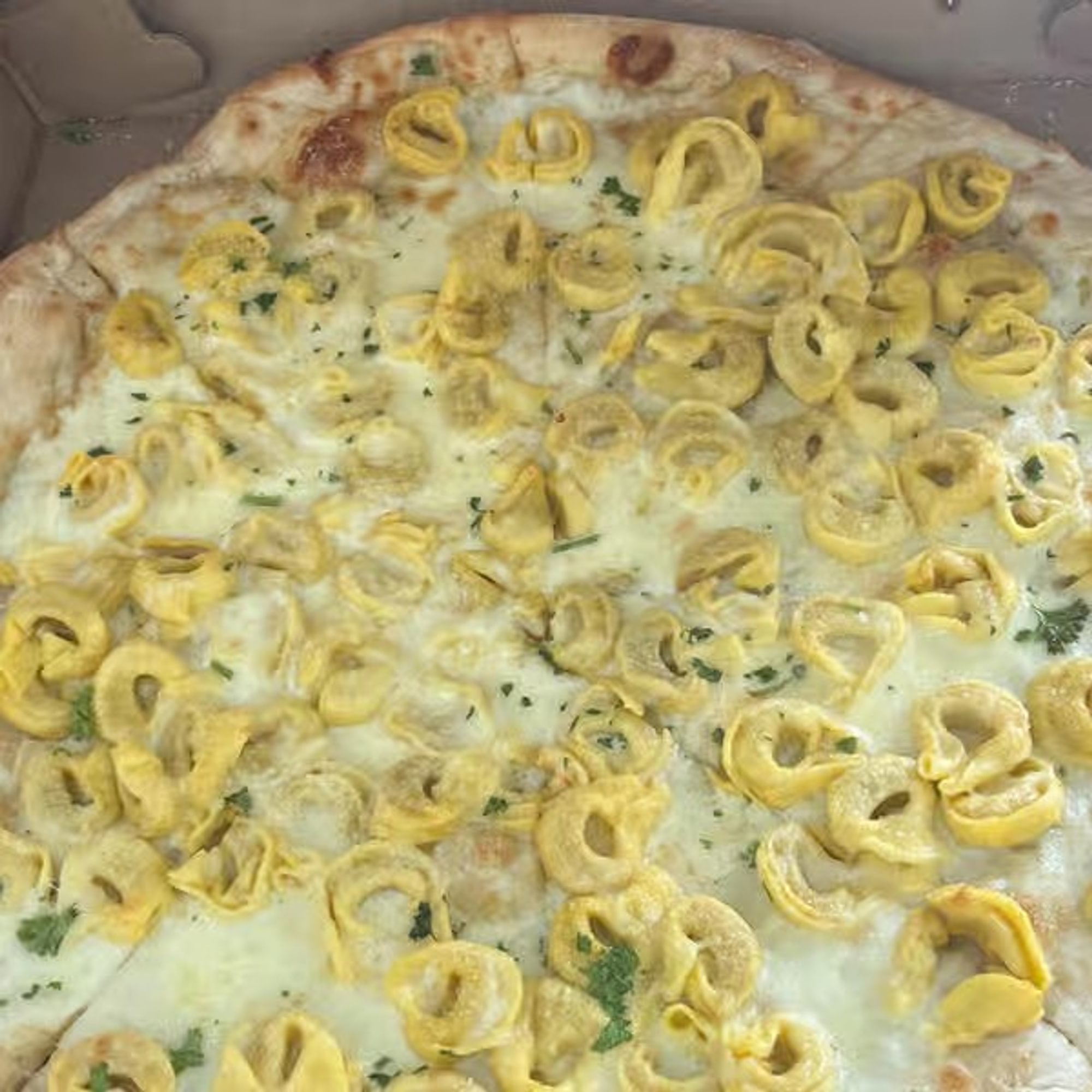 Tortellini Alfredo Pizza
