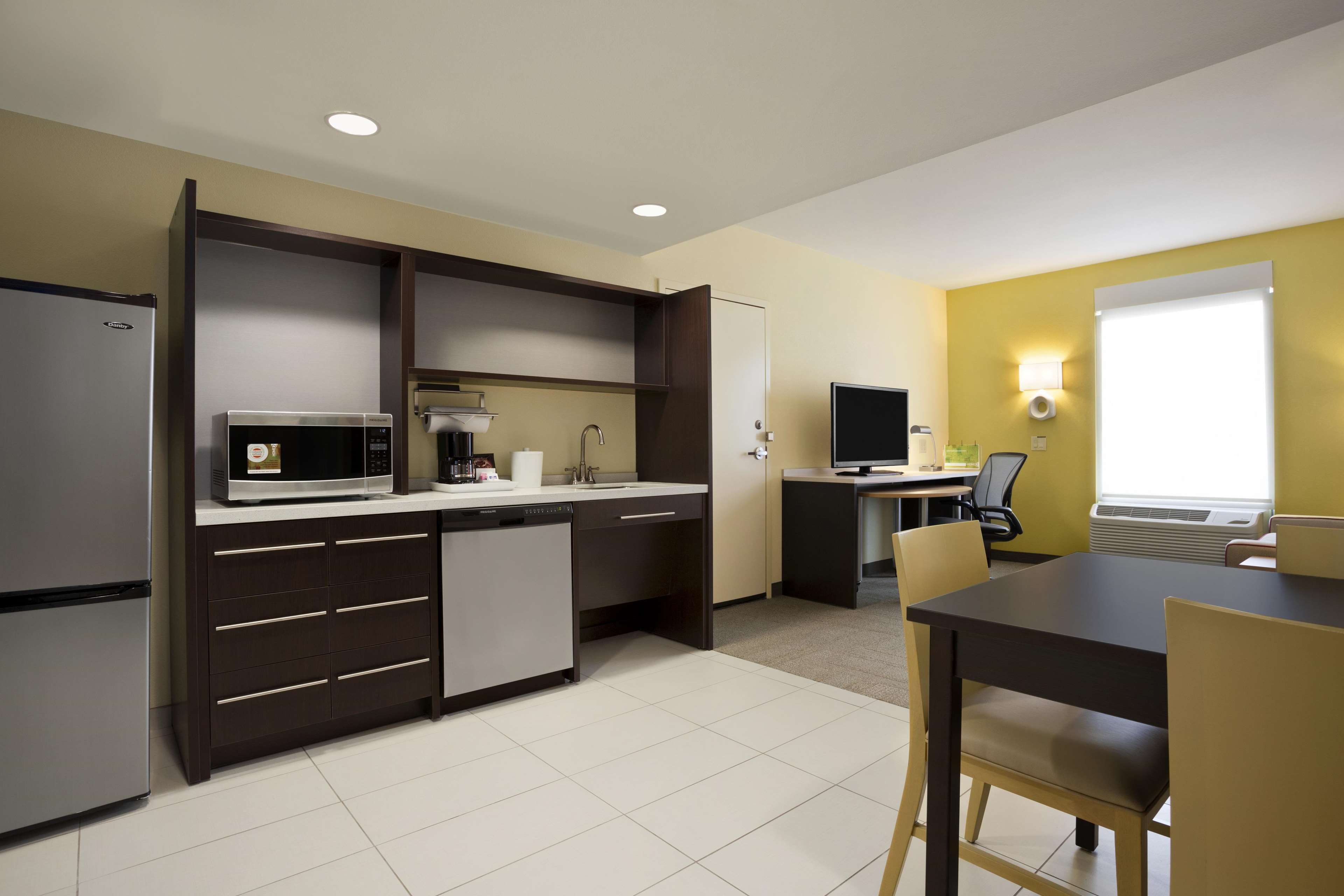 Home2 Suites by Hilton Greensboro Airport, NC Photo