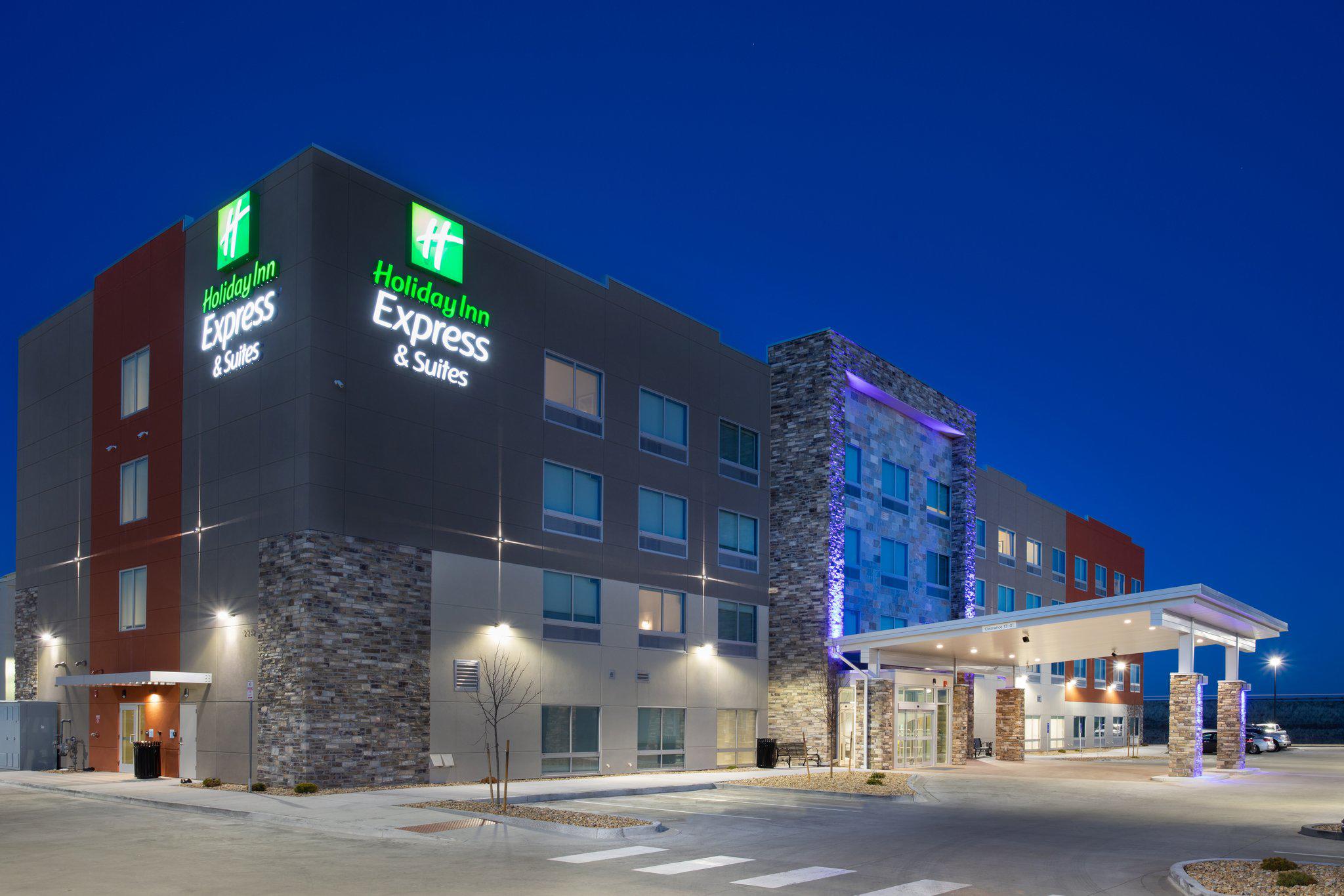 Holiday Inn Express & Suites Denver NE - Brighton Photo