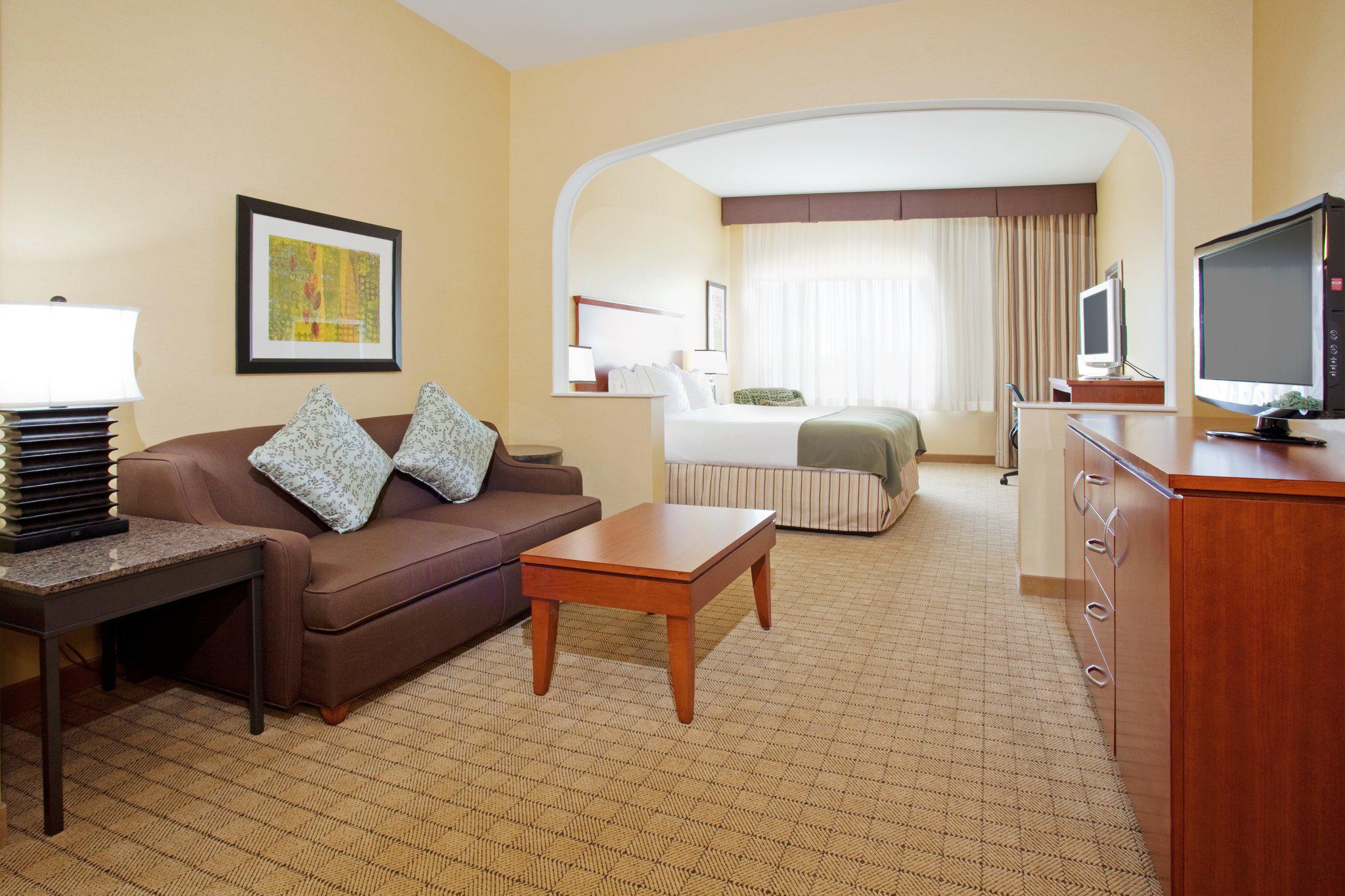 Holiday Inn Express & Suites Denver Airport Photo