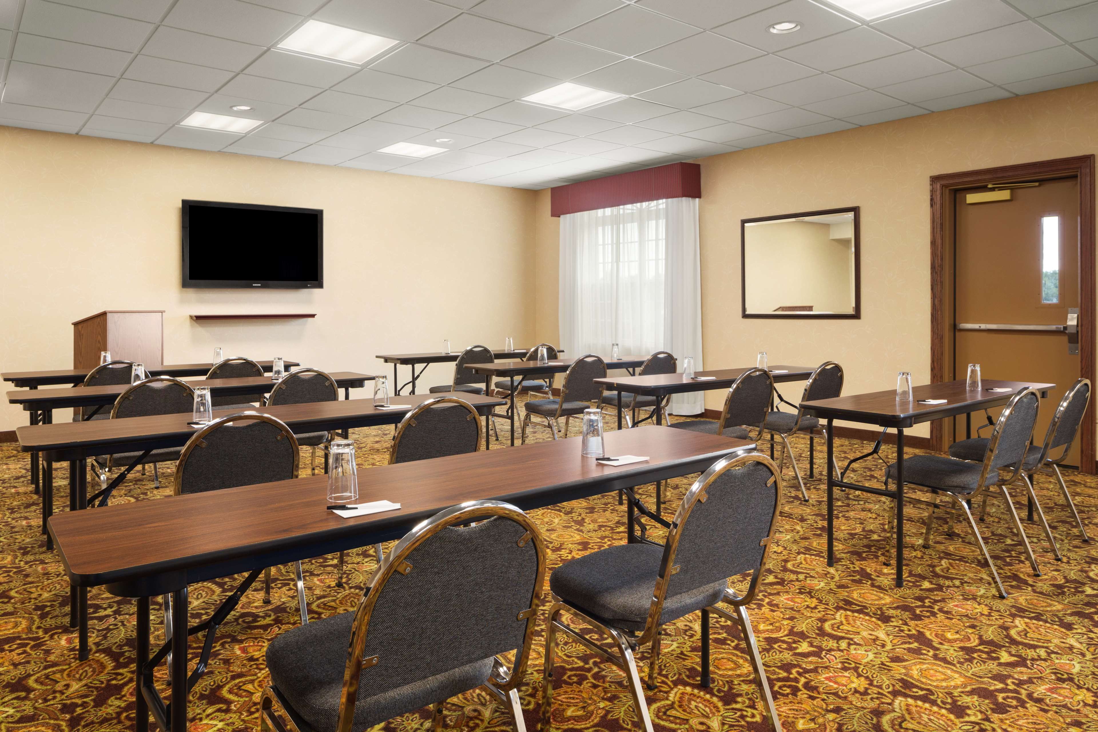 Country Inn & Suites by Radisson, Bowling Green, KY Photo