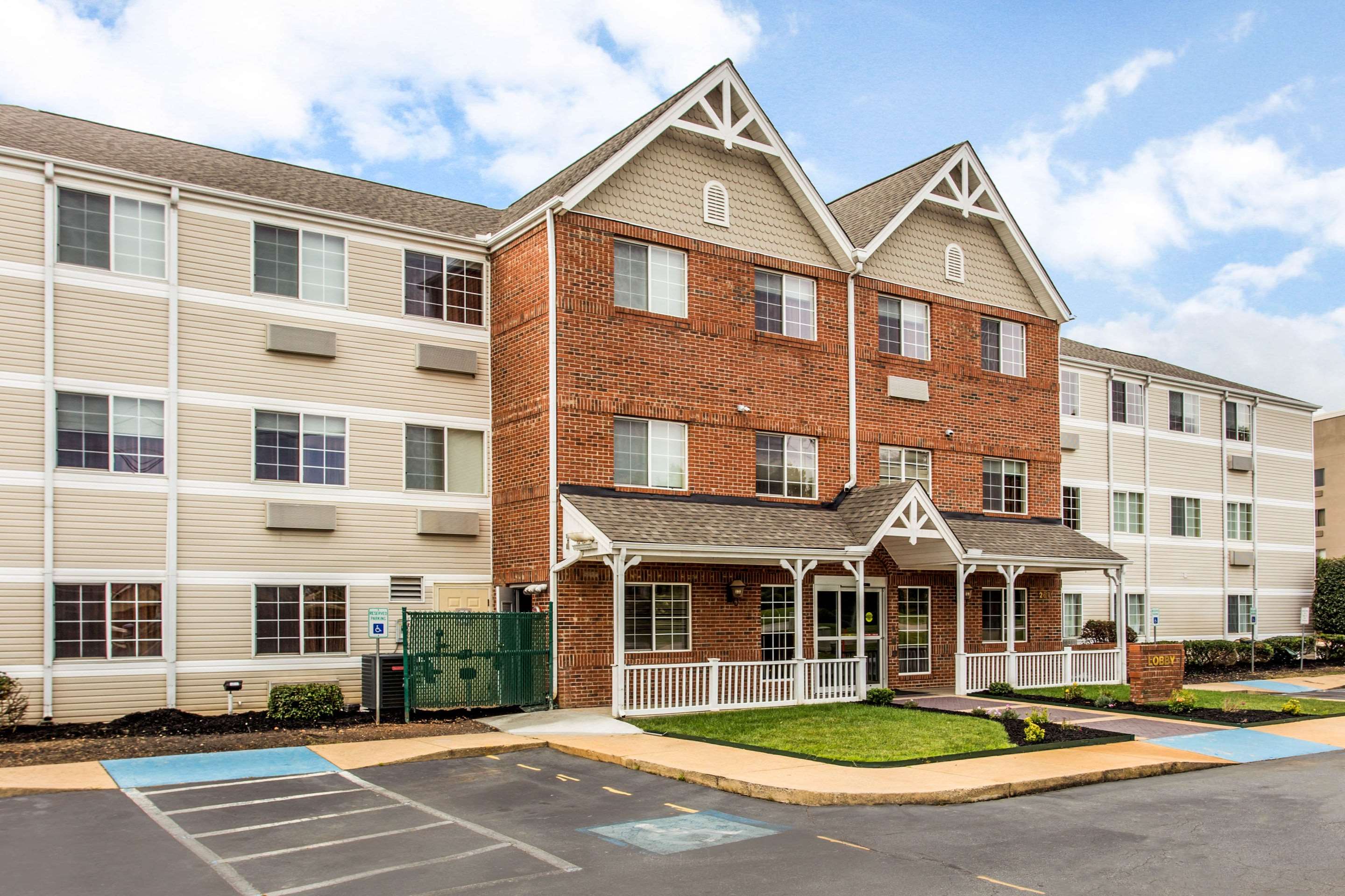 Mainstay Suites Greenville Airport Photo