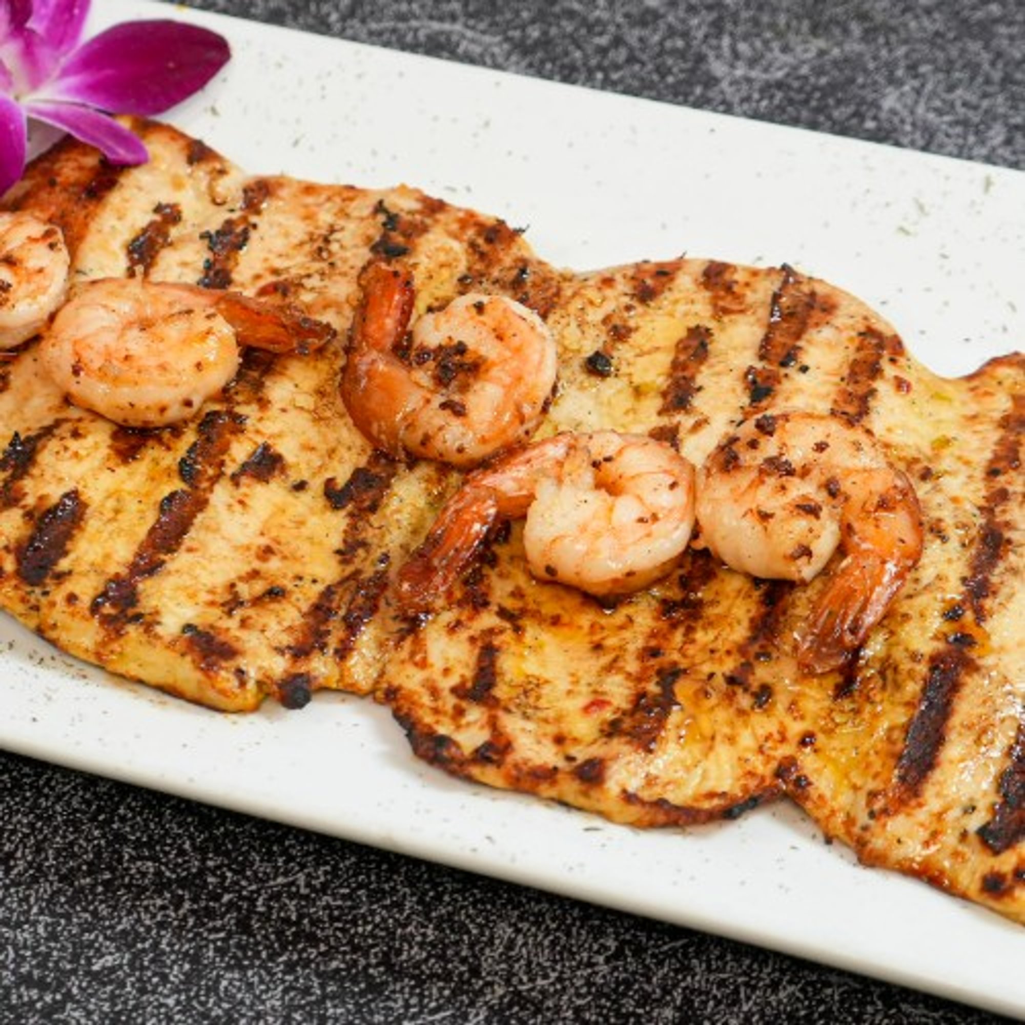 Pechuga Con Camarones Al Grill