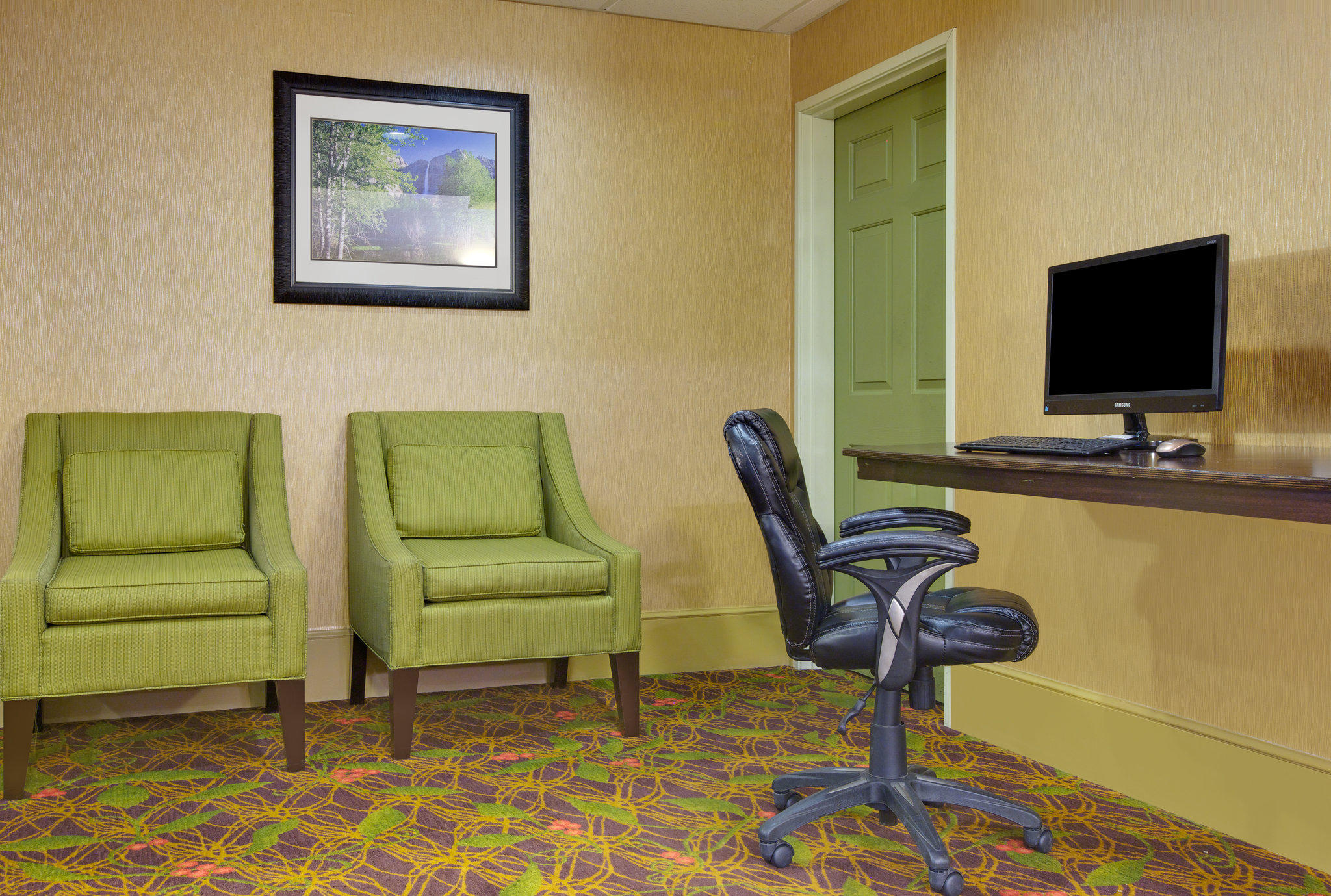 Holiday Inn Express Oakdale Photo