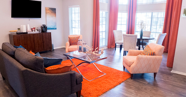 Images Oaks at Greenview Apartments