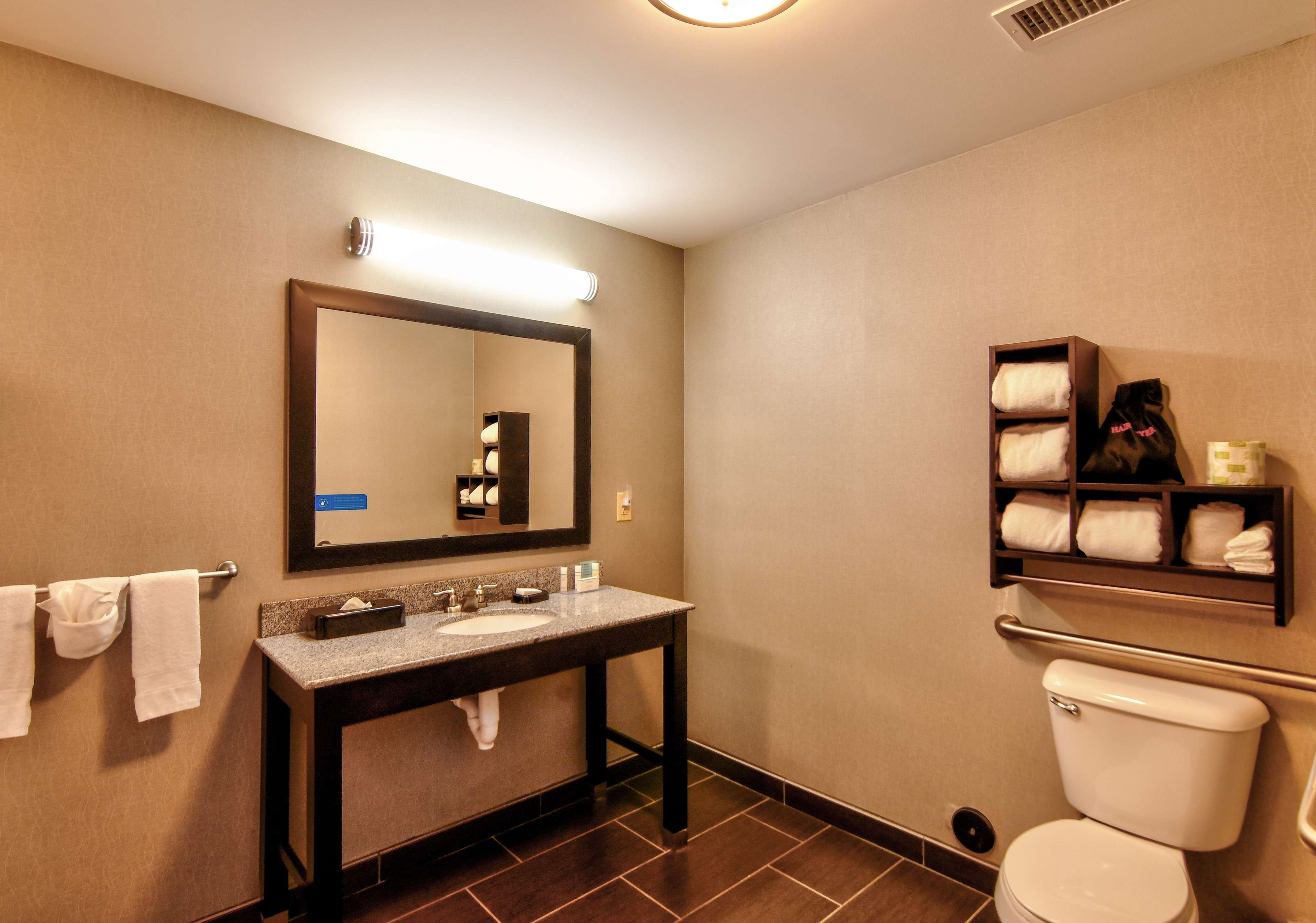 Guest room bath