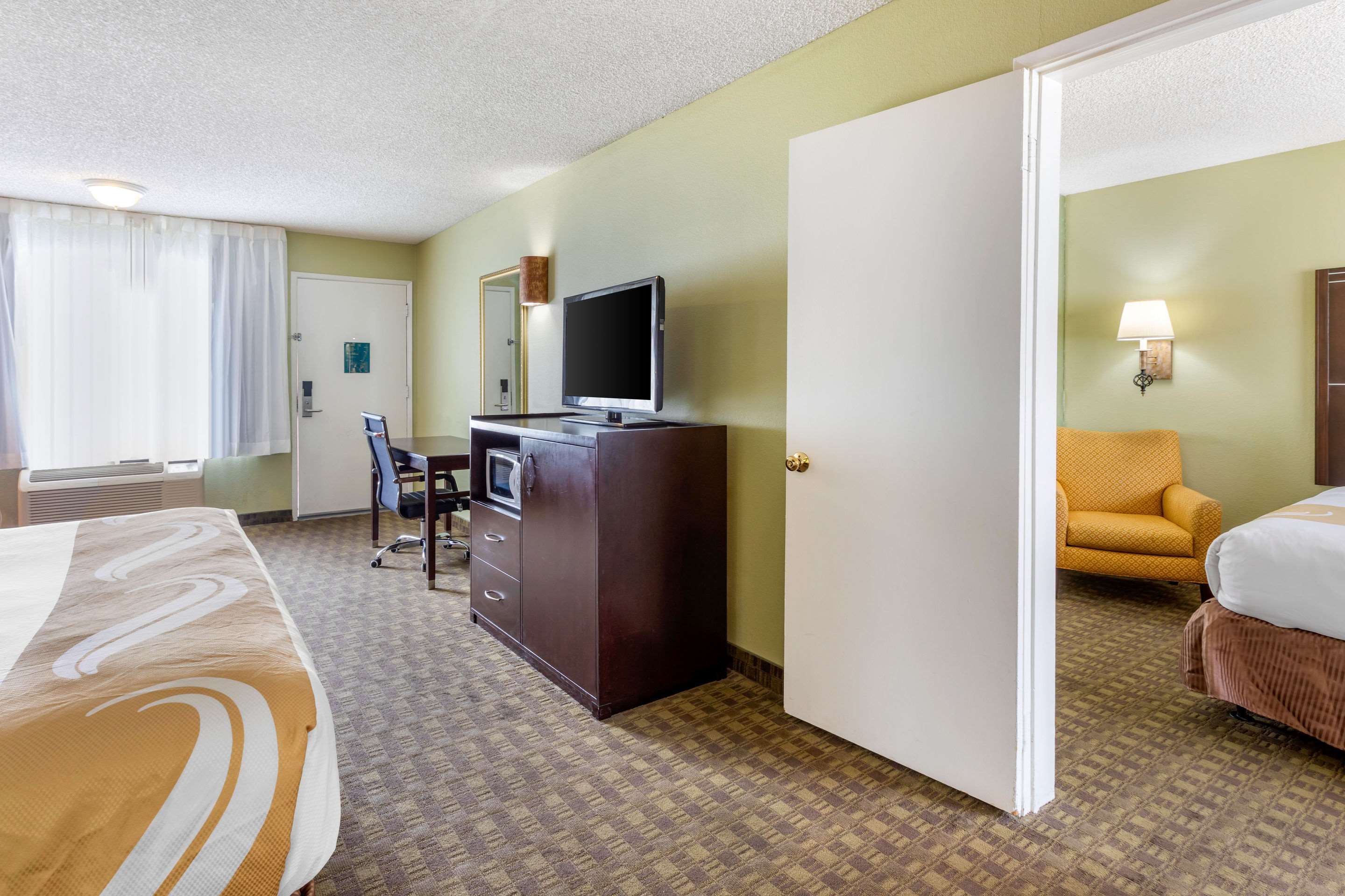 Quality Inn & Suites Buena Park Anaheim Photo