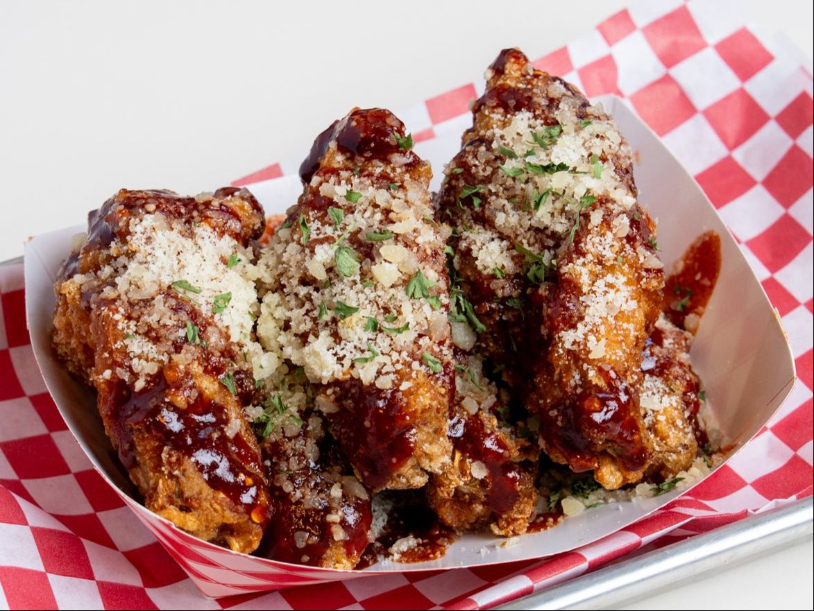 8 Wings