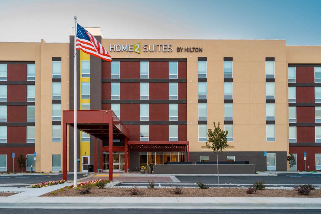 Home2 Suites by Hilton Bakersfield Logo