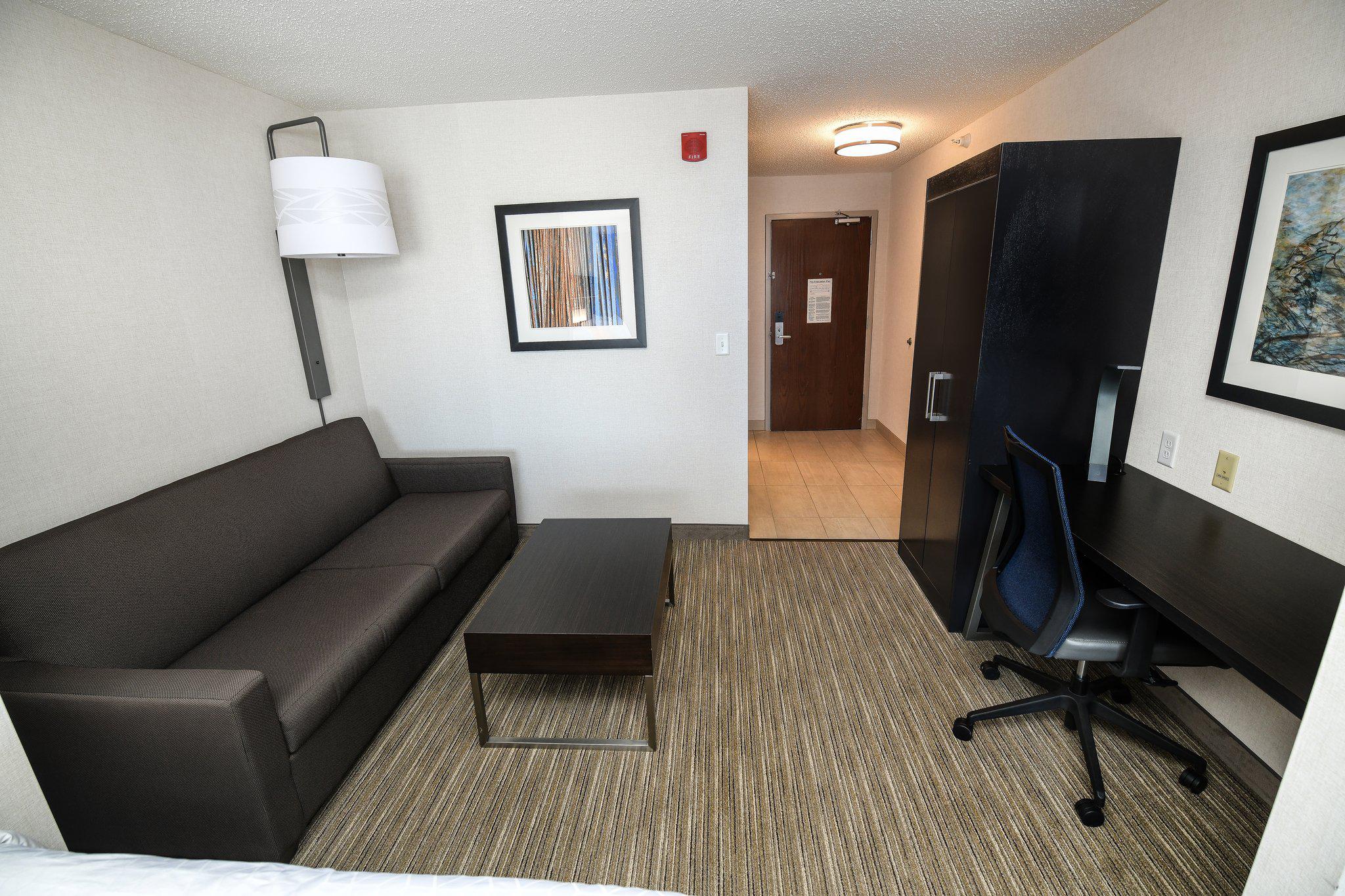 Holiday Inn Express & Suites Grand Forks Photo