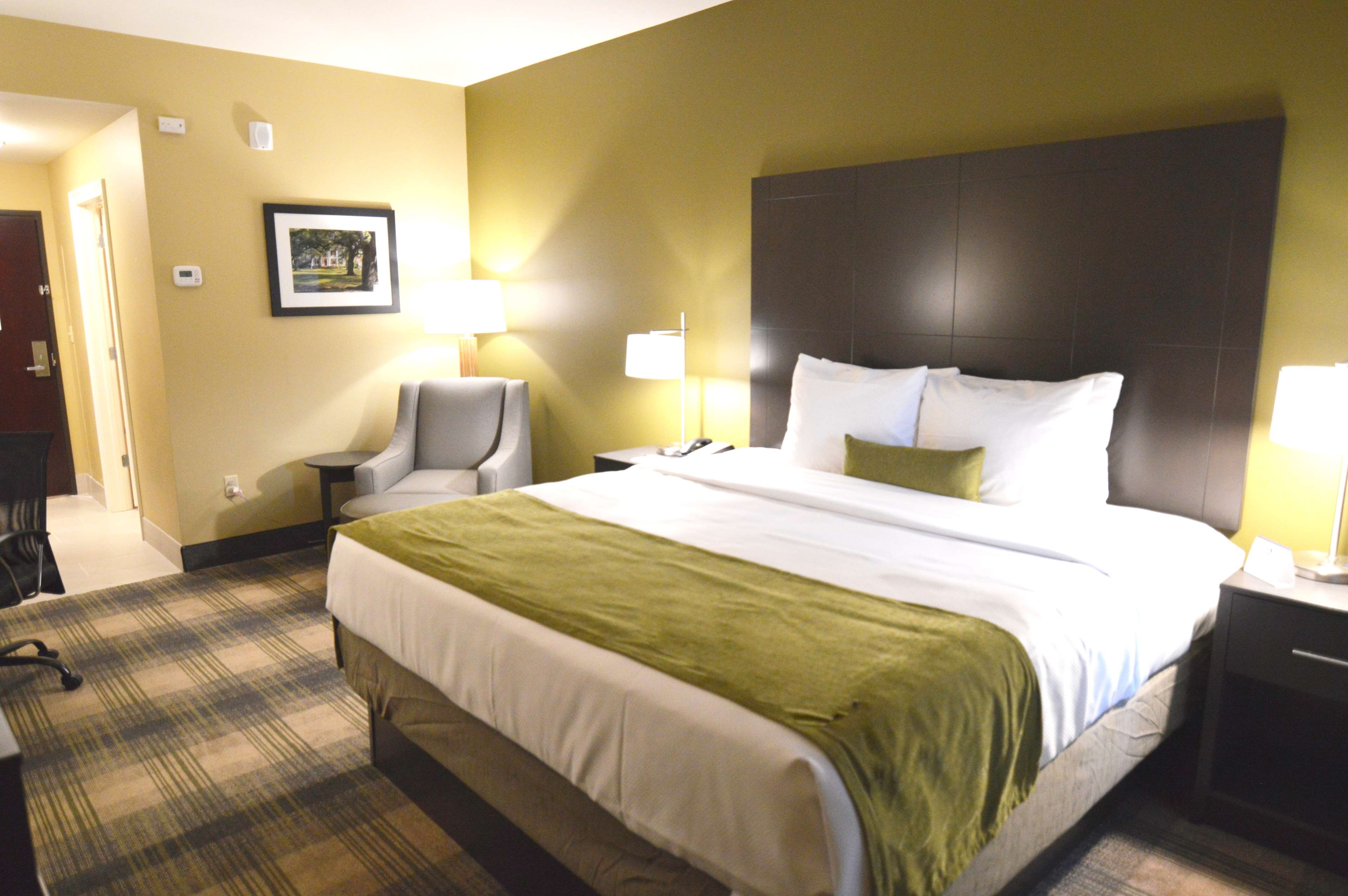 Best Western Plus New Orleans Airport Hotel Photo