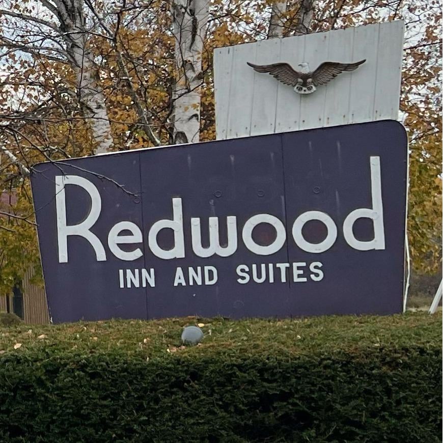 Redwood Inn &amp; Suites Logo