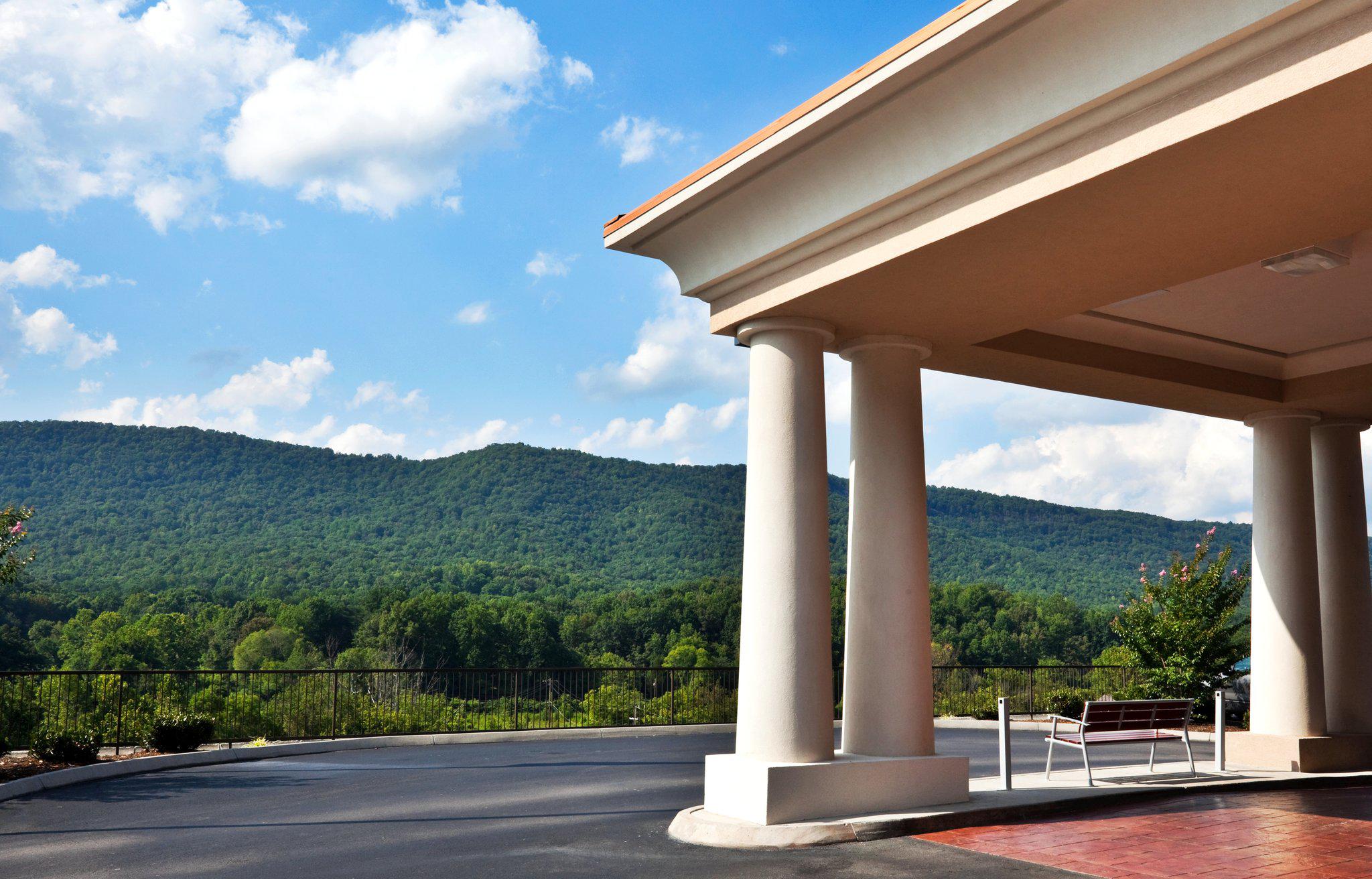 Holiday Inn Express & Suites Harriman Photo