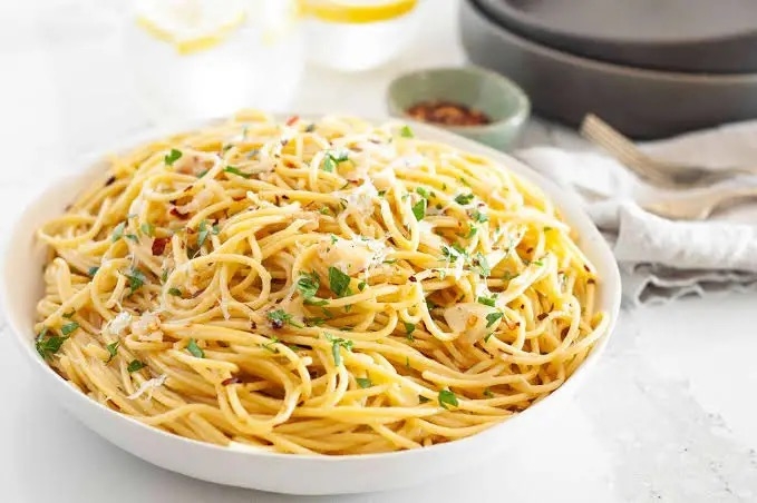 White aioli pasta