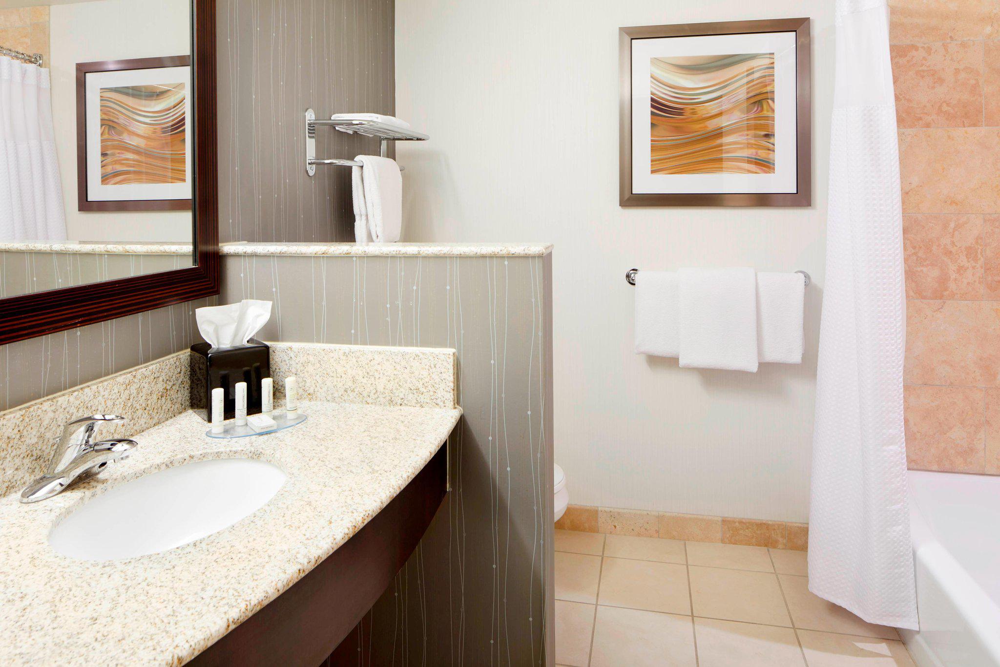 Courtyard by Marriott Pittsburgh Airport Settlers Ridge Photo