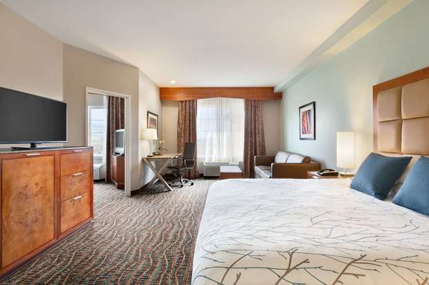 Images Best Western Plus Peppertree Inn at Omak