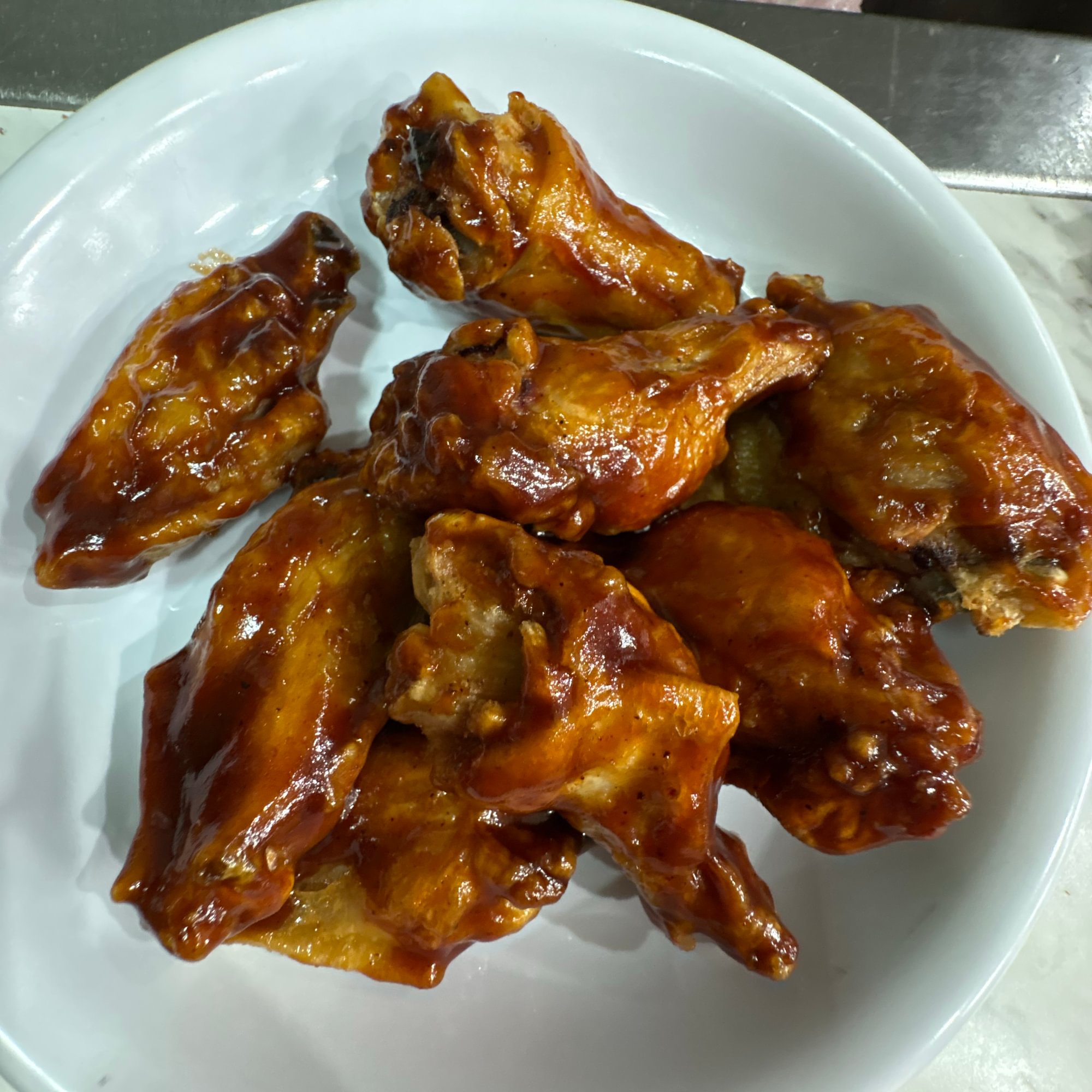 8 Wings - Comment Flavor - BBQ, Buffalo, Garlic Parm, Honey BBQ, Hot, Mild, Old Bay, Sweet Red Ch...