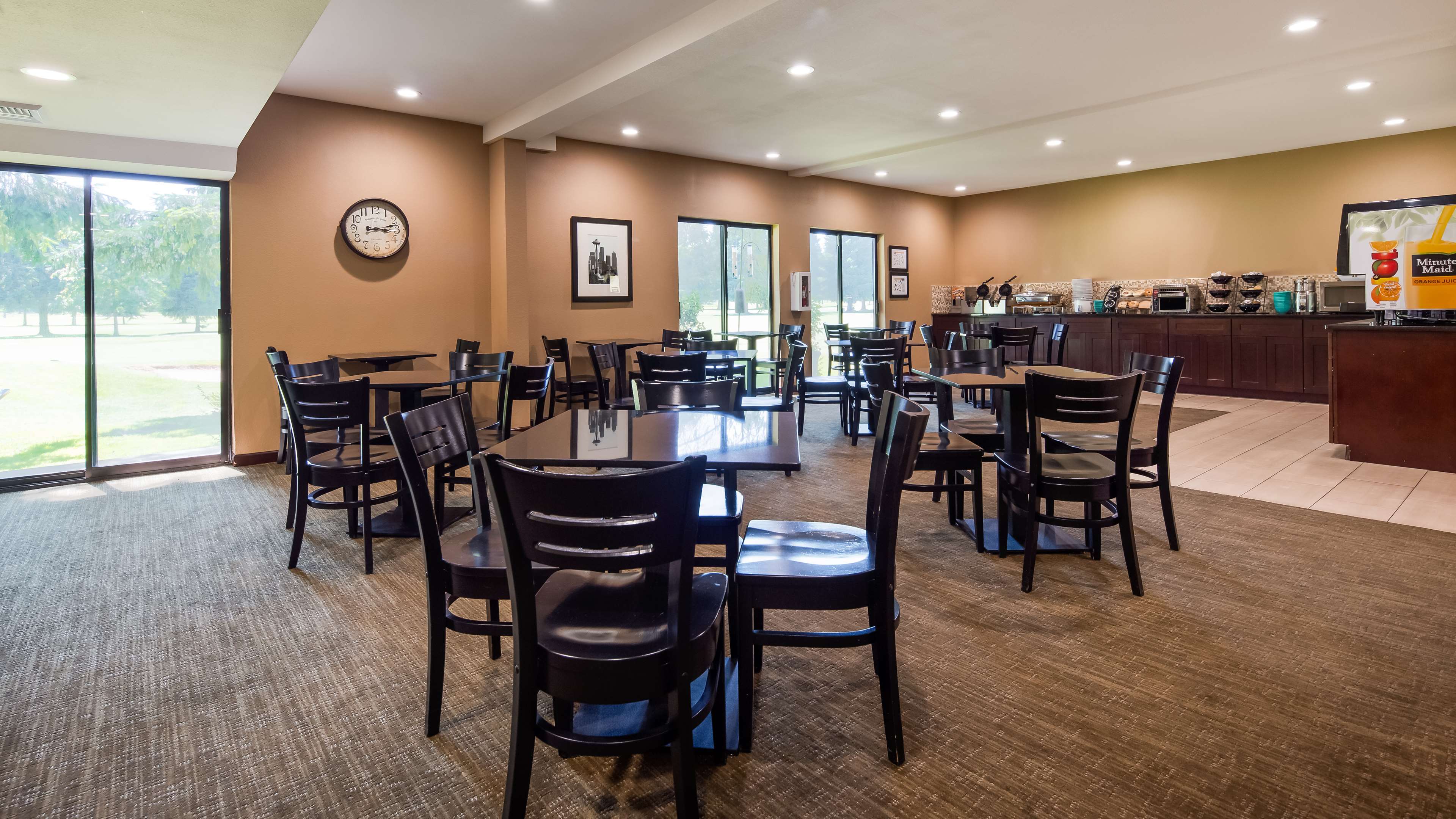 Best Western Plus Plaza by the Green Photo