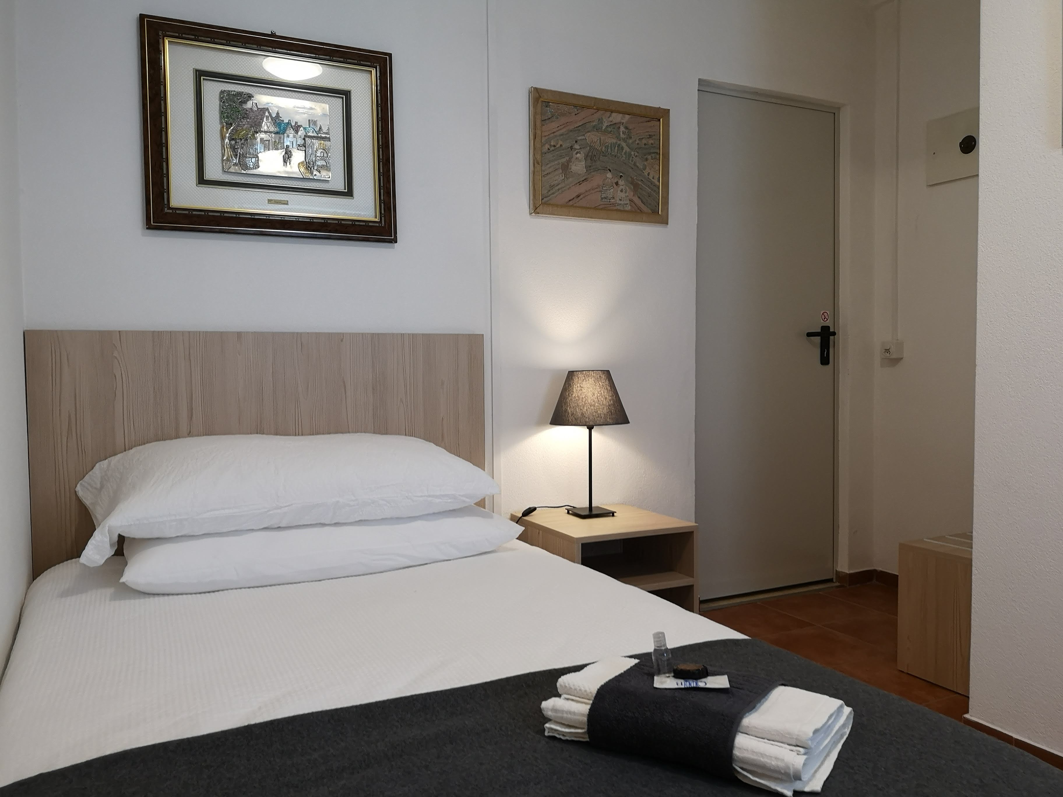 Single room with larger bed