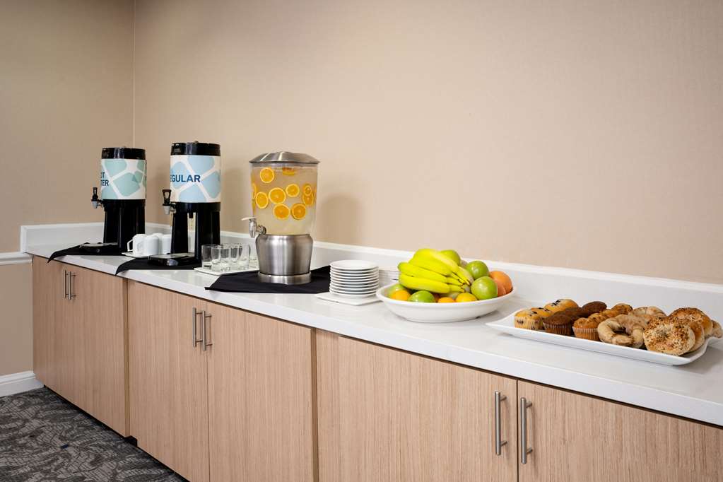 Hilton Garden Inn Roseville Image