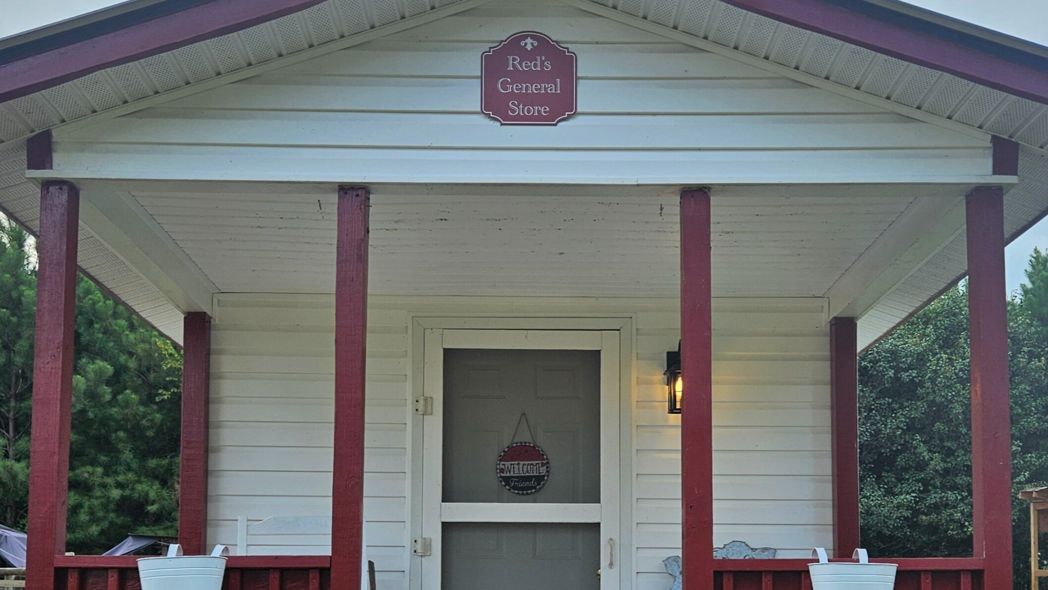 Red s General Store Image