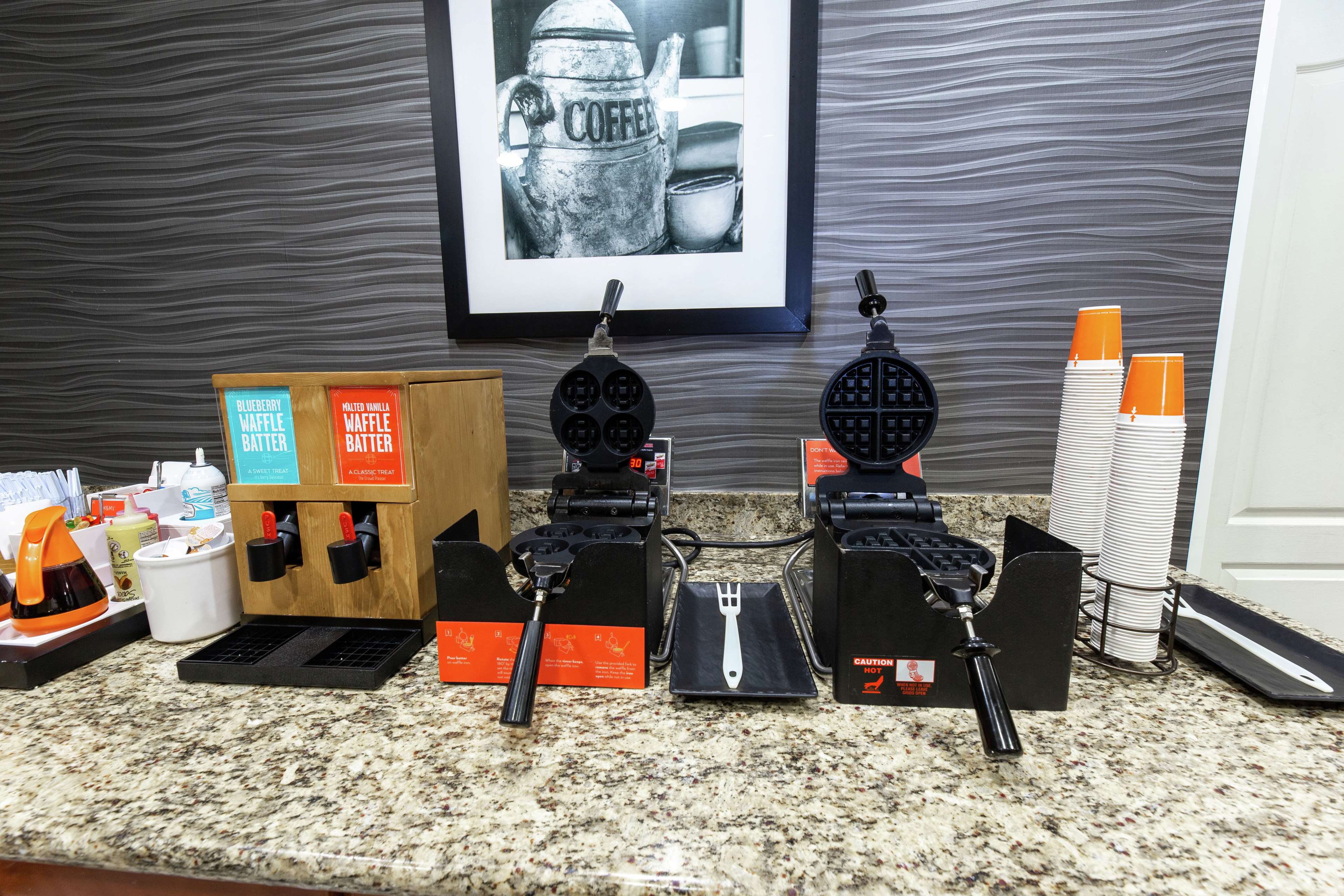 Hampton Inn & Suites Jacksonville Deerwood Park Photo