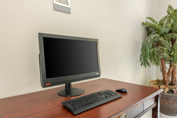 Images Clarion Inn & Suites
