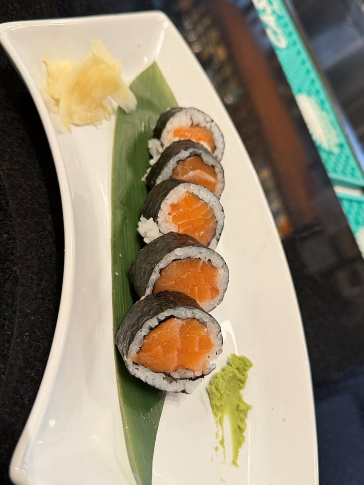 Tuna or Salmon Roll (5)