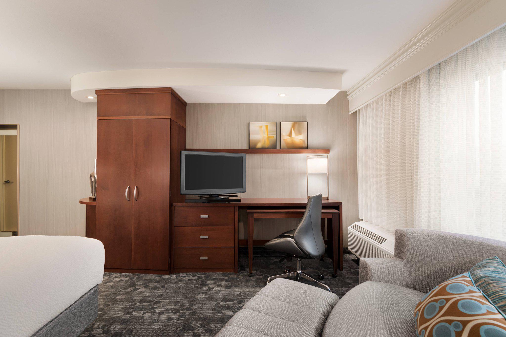 Courtyard by Marriott Potomac Mills Woodbridge Photo