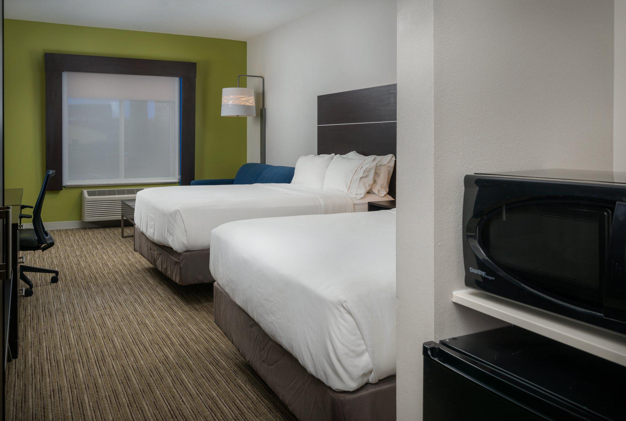 Holiday Inn Express & Suites Lawrence Photo