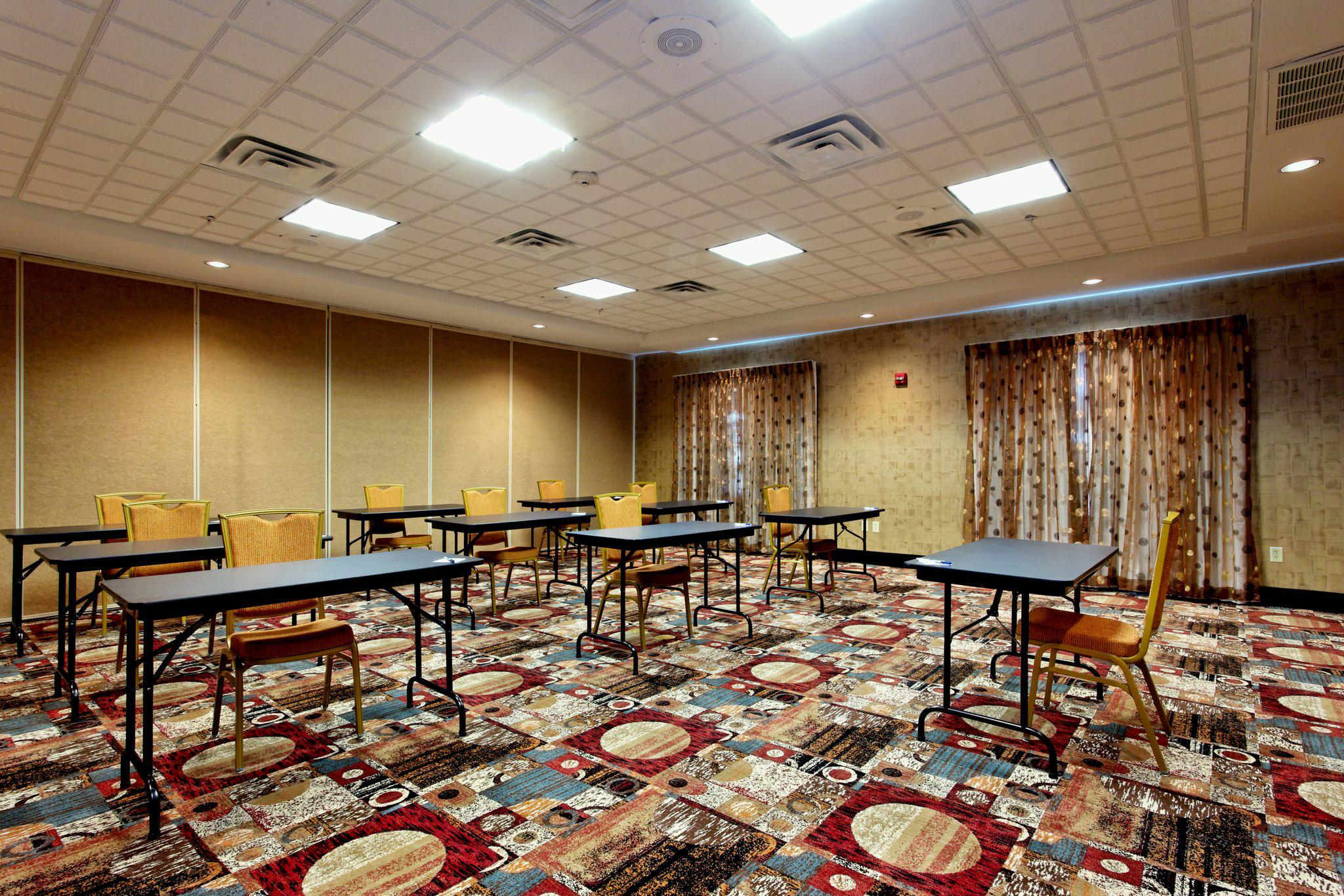 Holiday Inn Express & Suites Odessa Photo