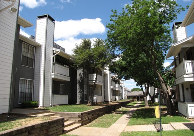 Images Crossings at Irving